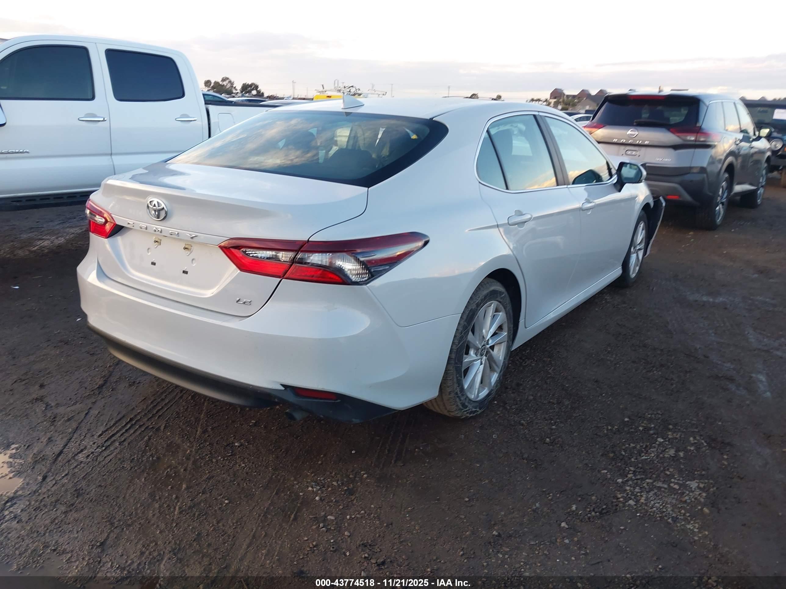 TOYOTA CAMRY image 4