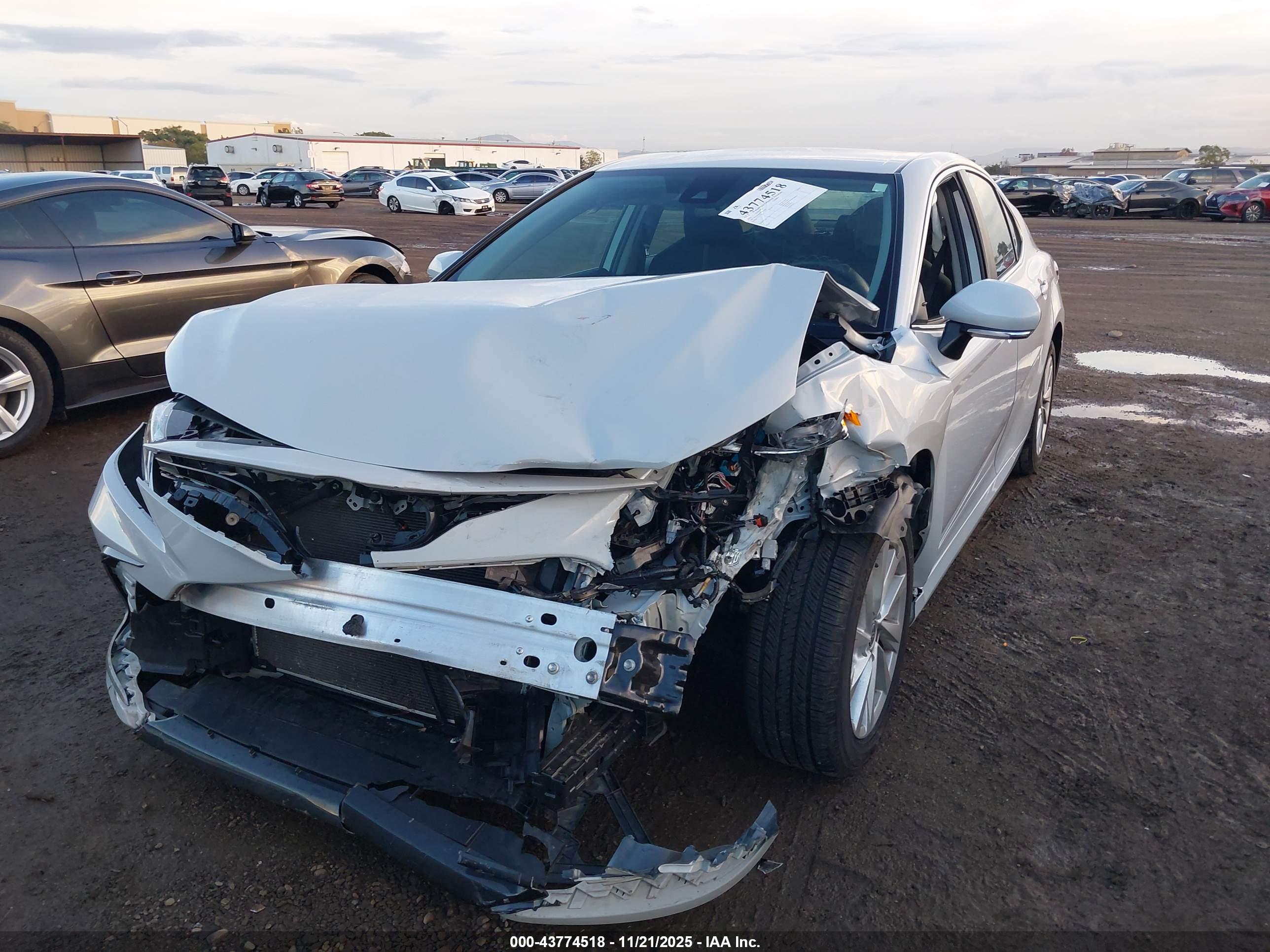 TOYOTA CAMRY image 6
