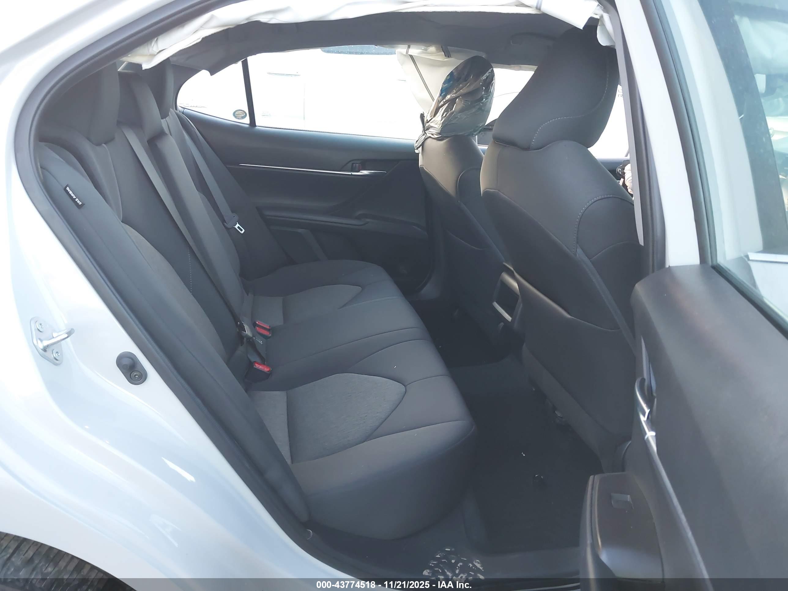 TOYOTA CAMRY image 8