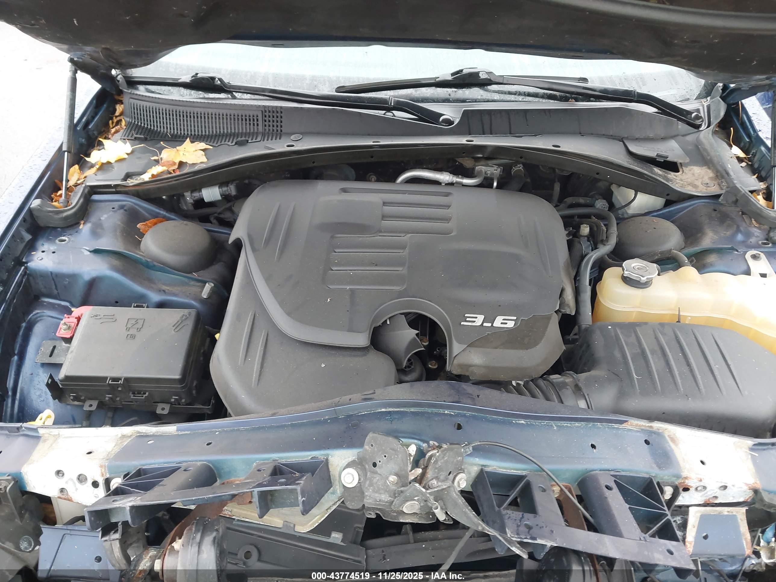 CHRYSLER 300 image 10