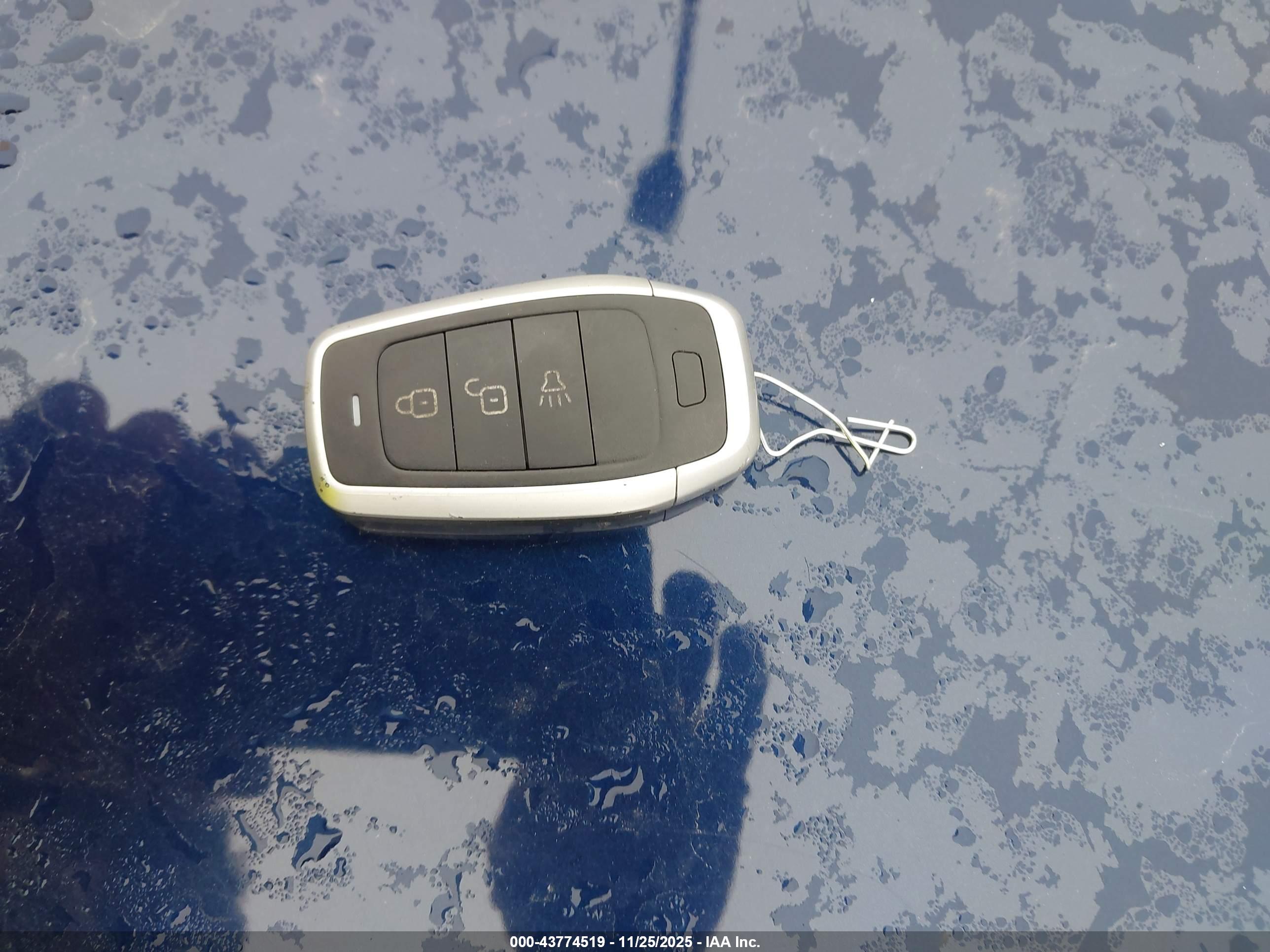 CHRYSLER 300 image 11