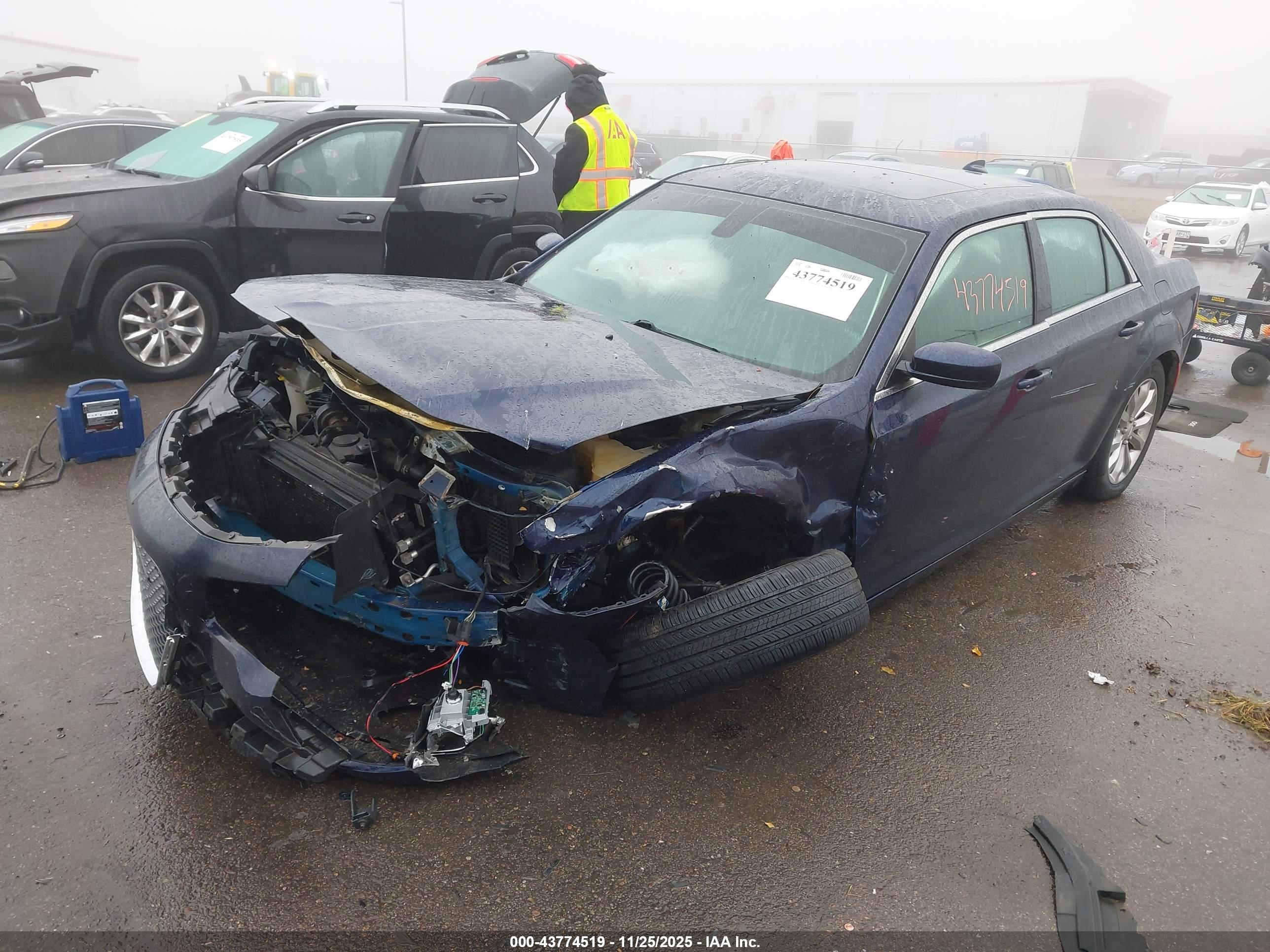 CHRYSLER 300 image 2