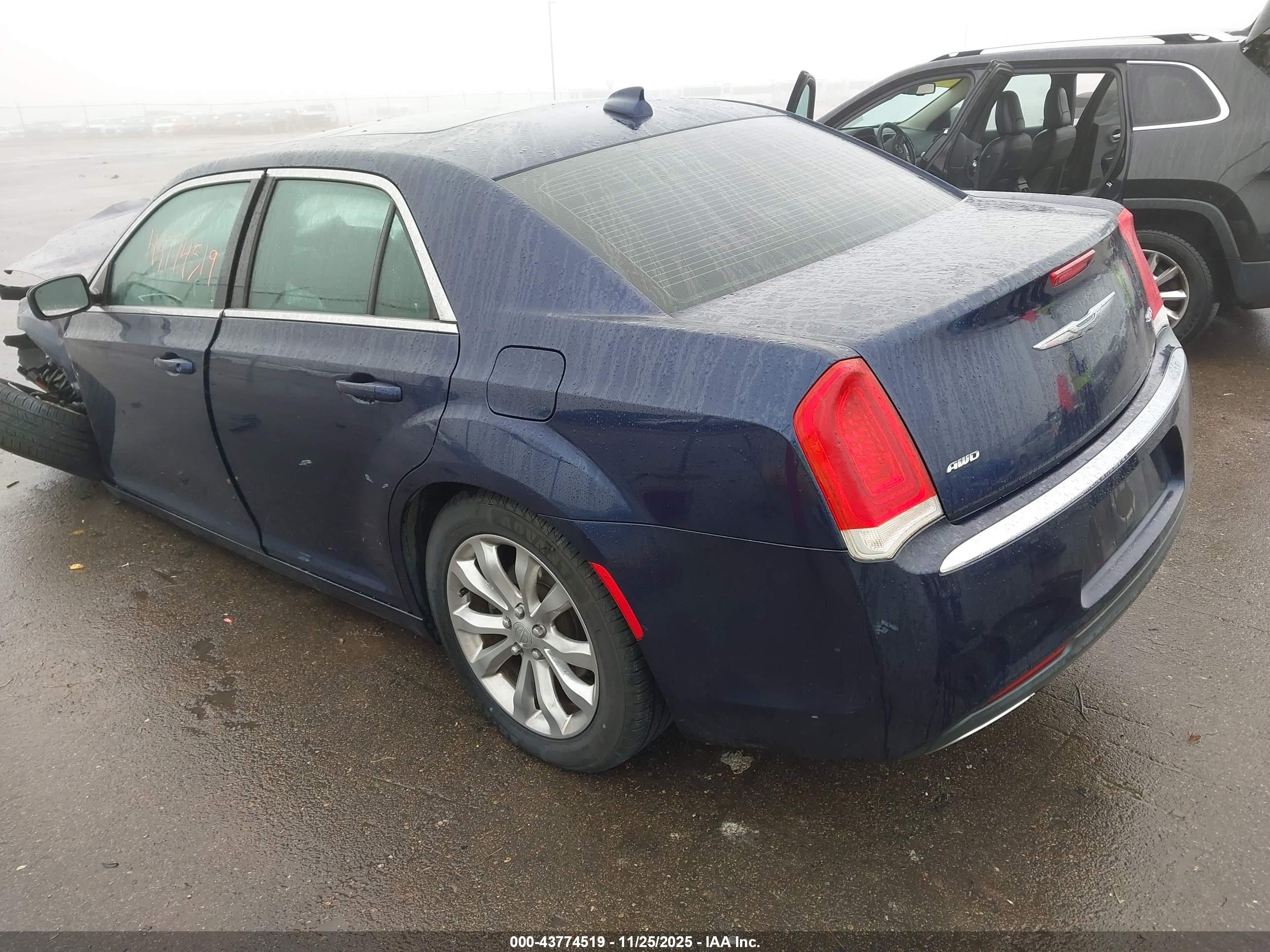 CHRYSLER 300 image 3