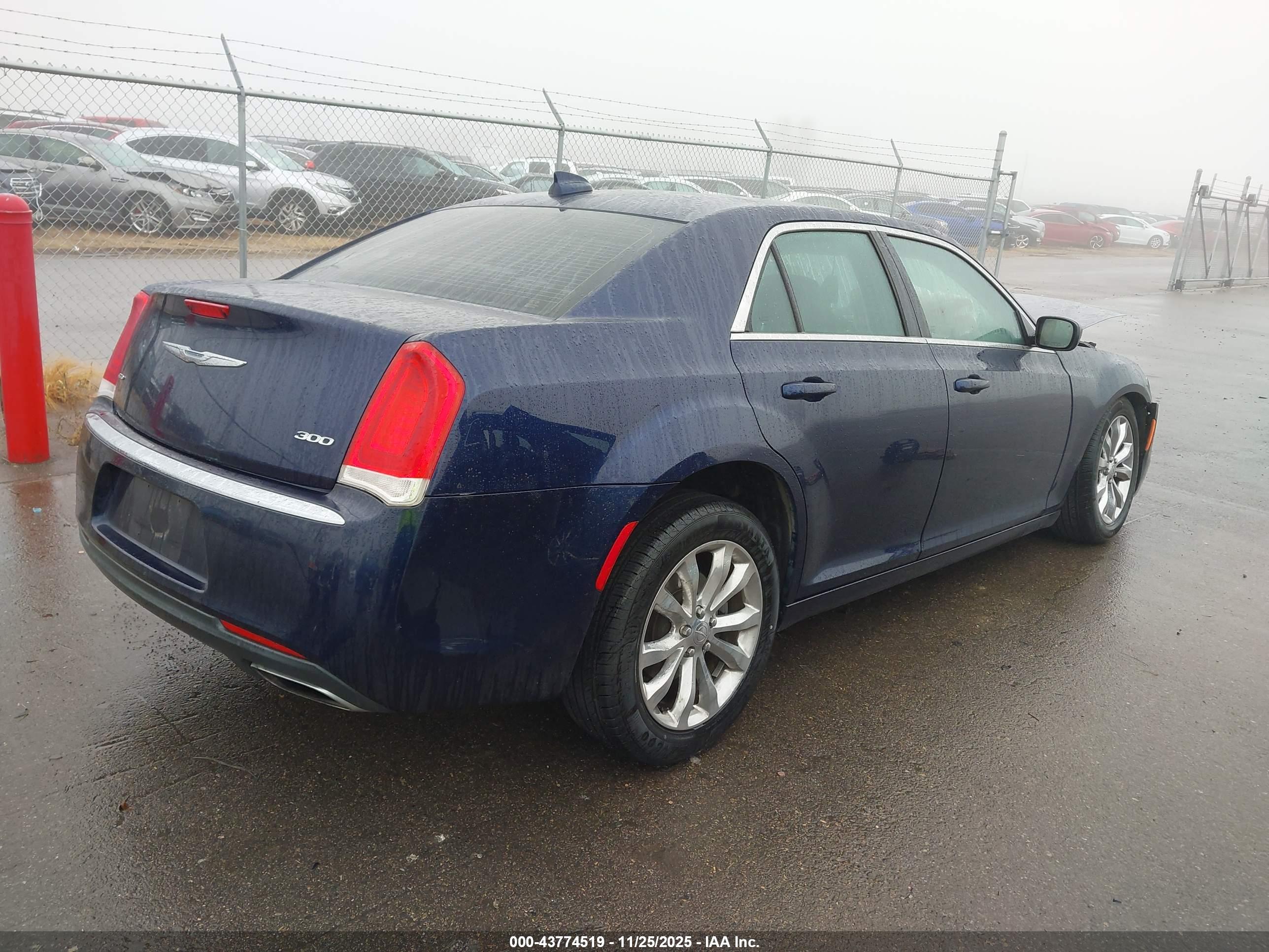 CHRYSLER 300 image 4