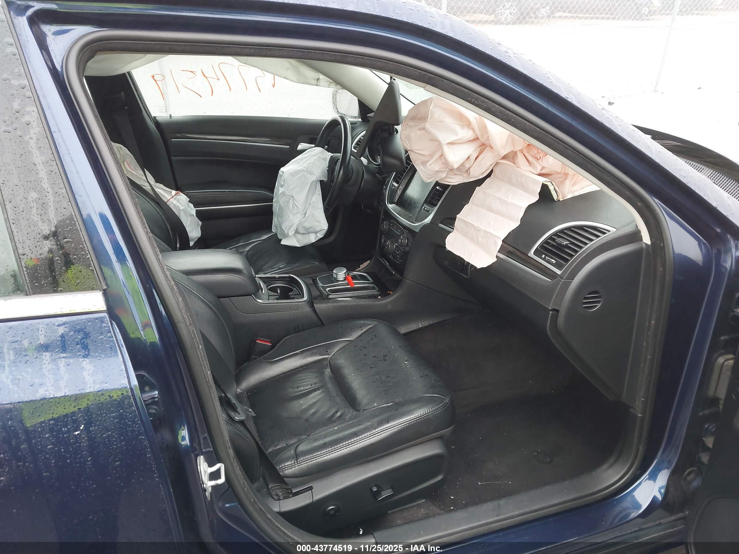 CHRYSLER 300 image 5