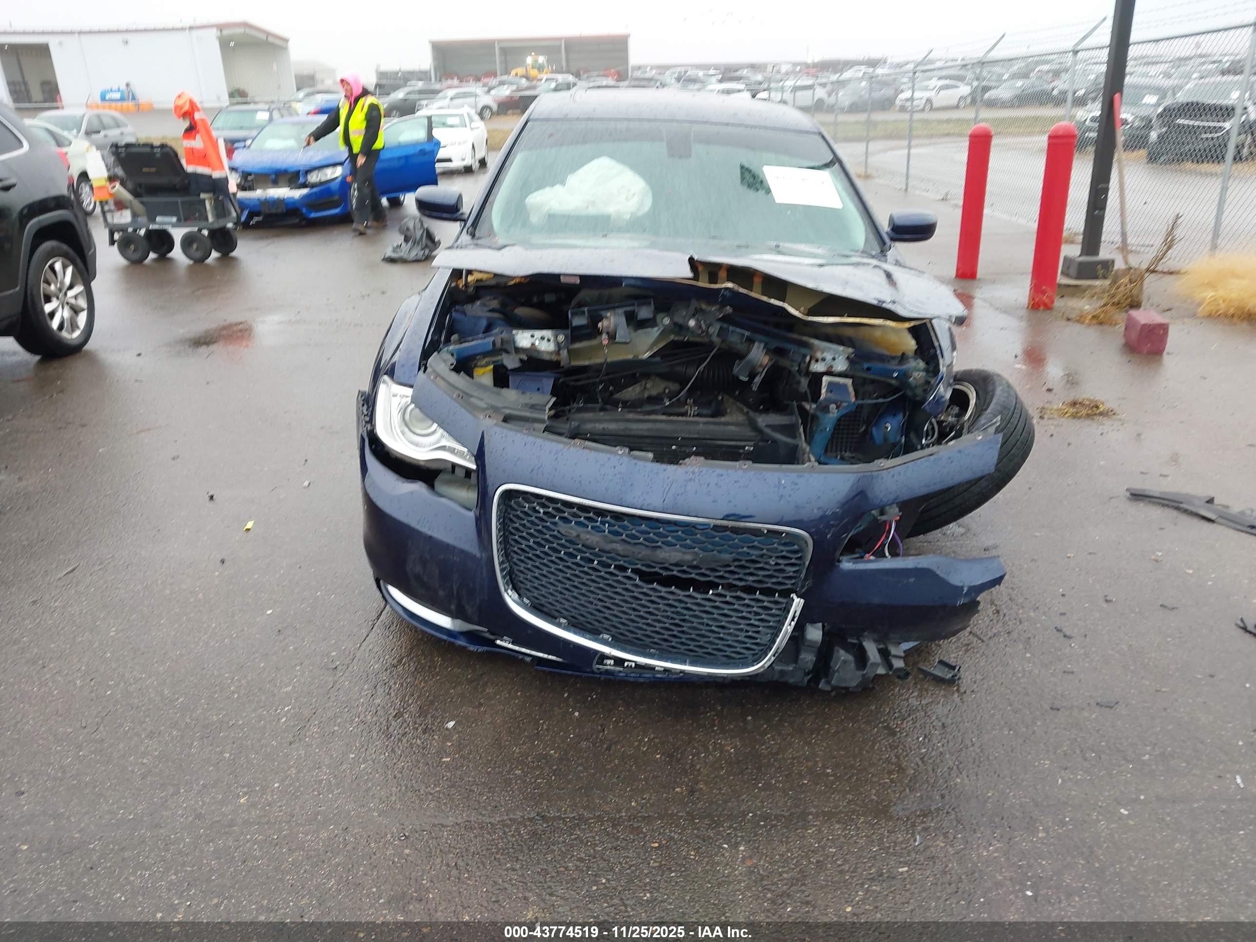 CHRYSLER 300 image 6