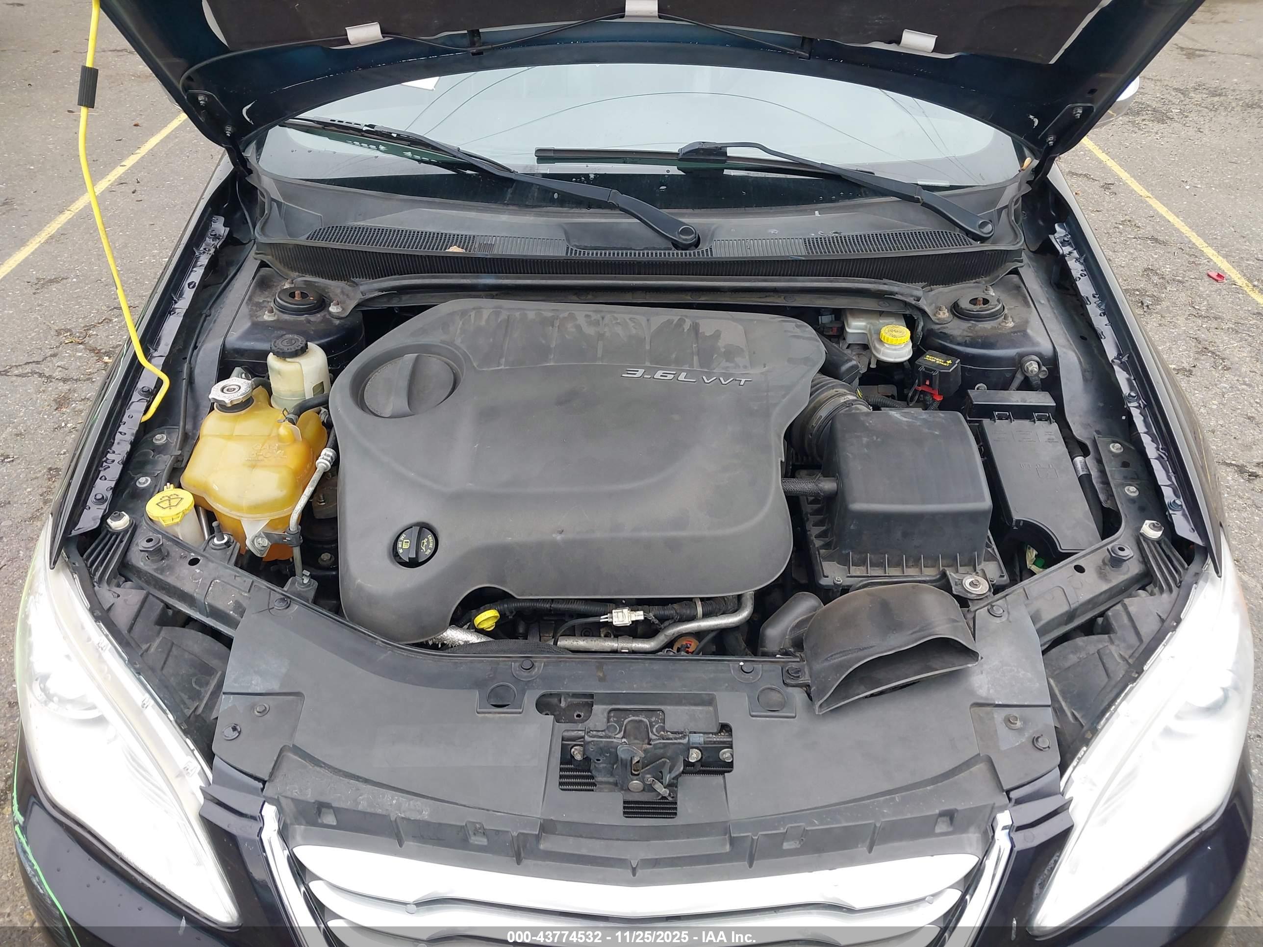 CHRYSLER 200 image 10