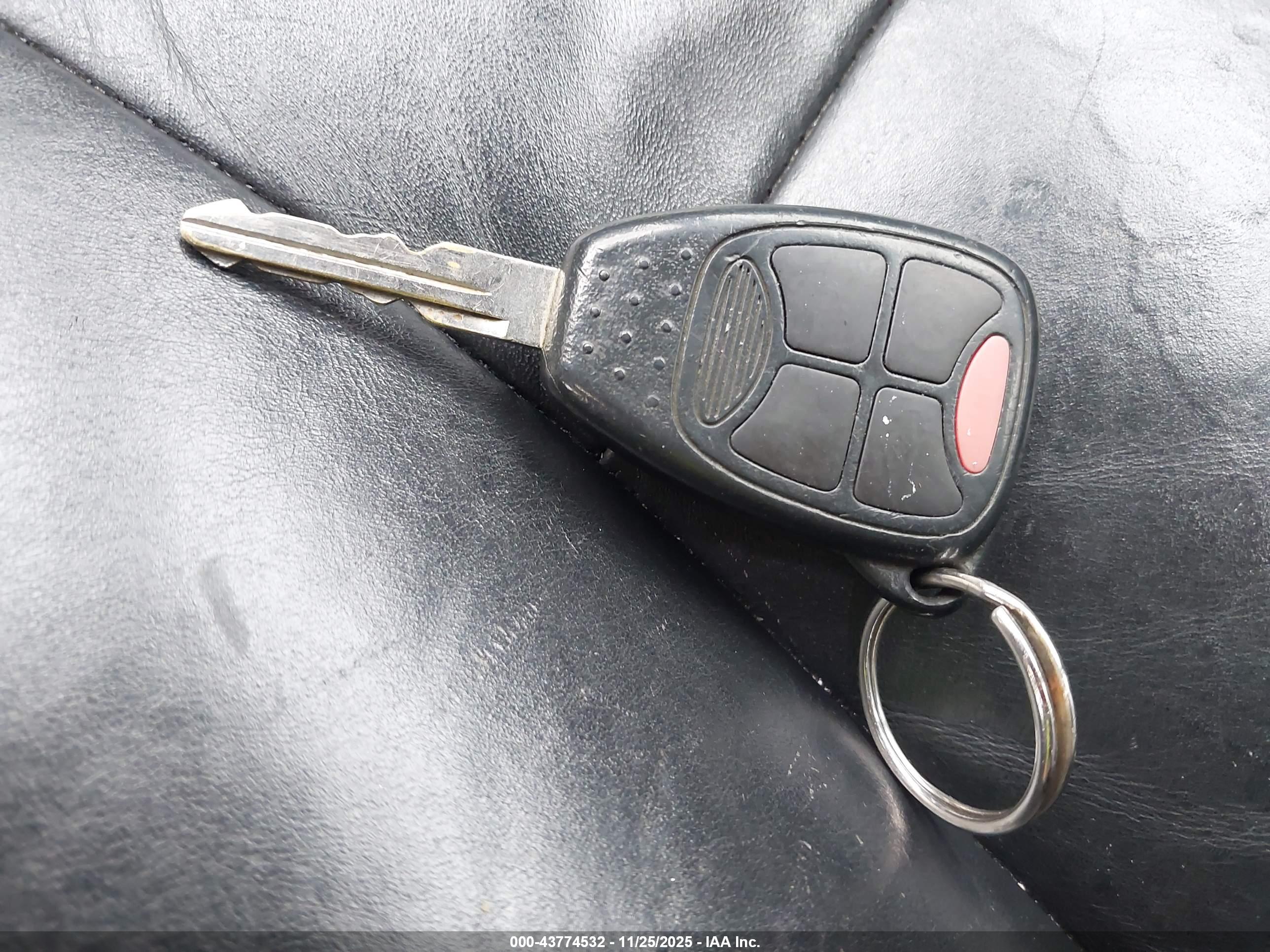 CHRYSLER 200 image 11