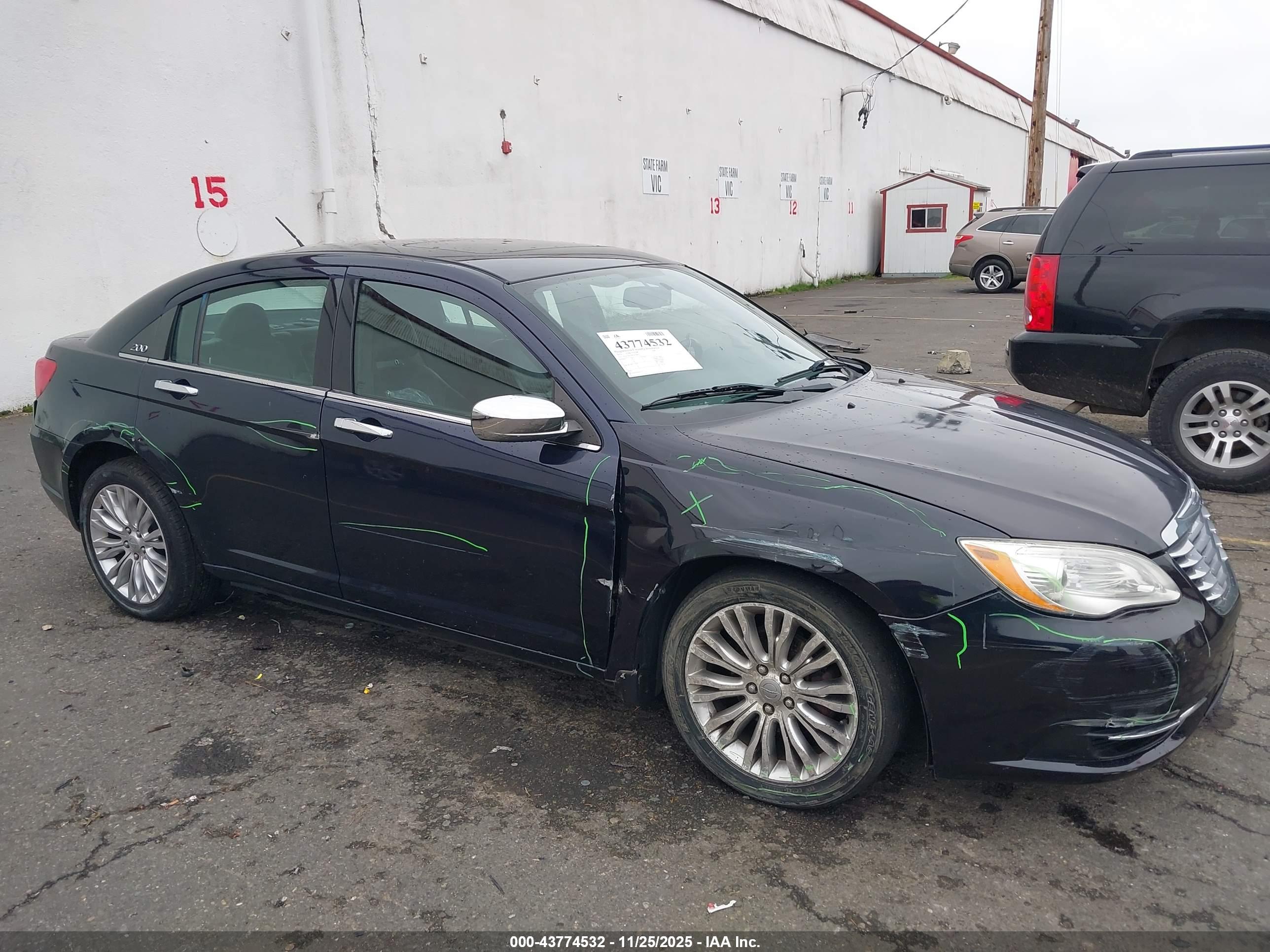 CHRYSLER 200 image 6