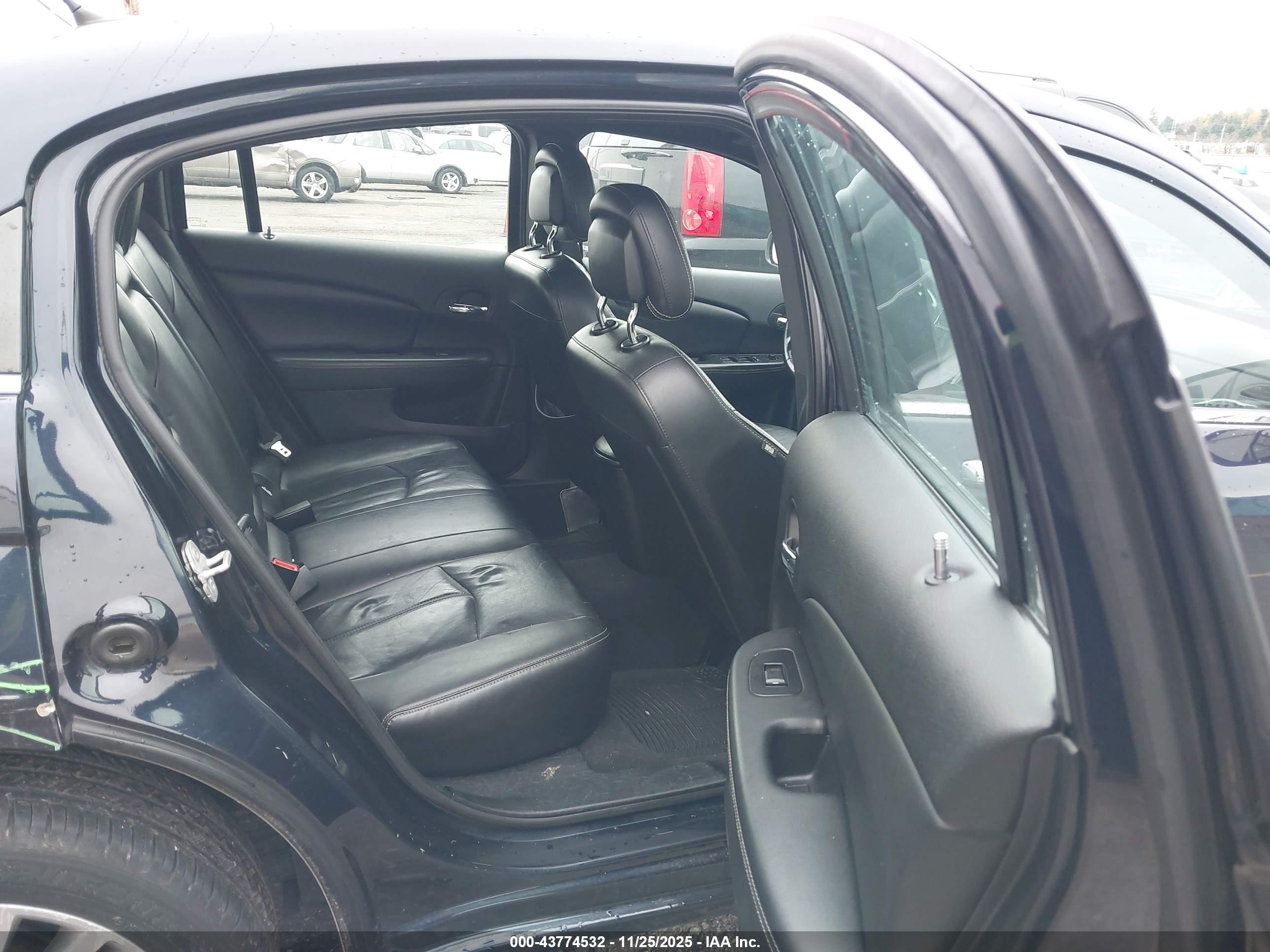 CHRYSLER 200 image 8