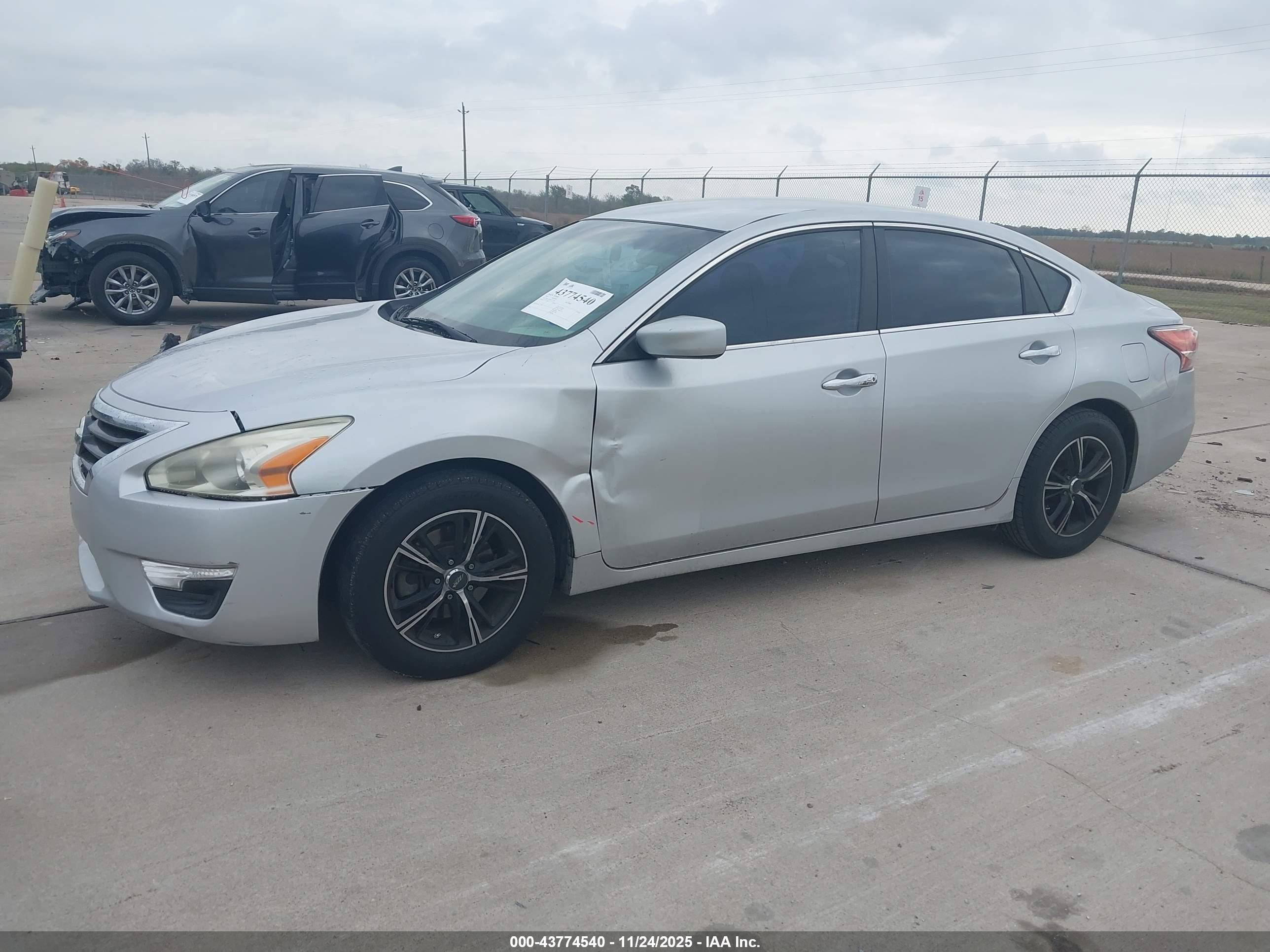 NISSAN ALTIMA image 2