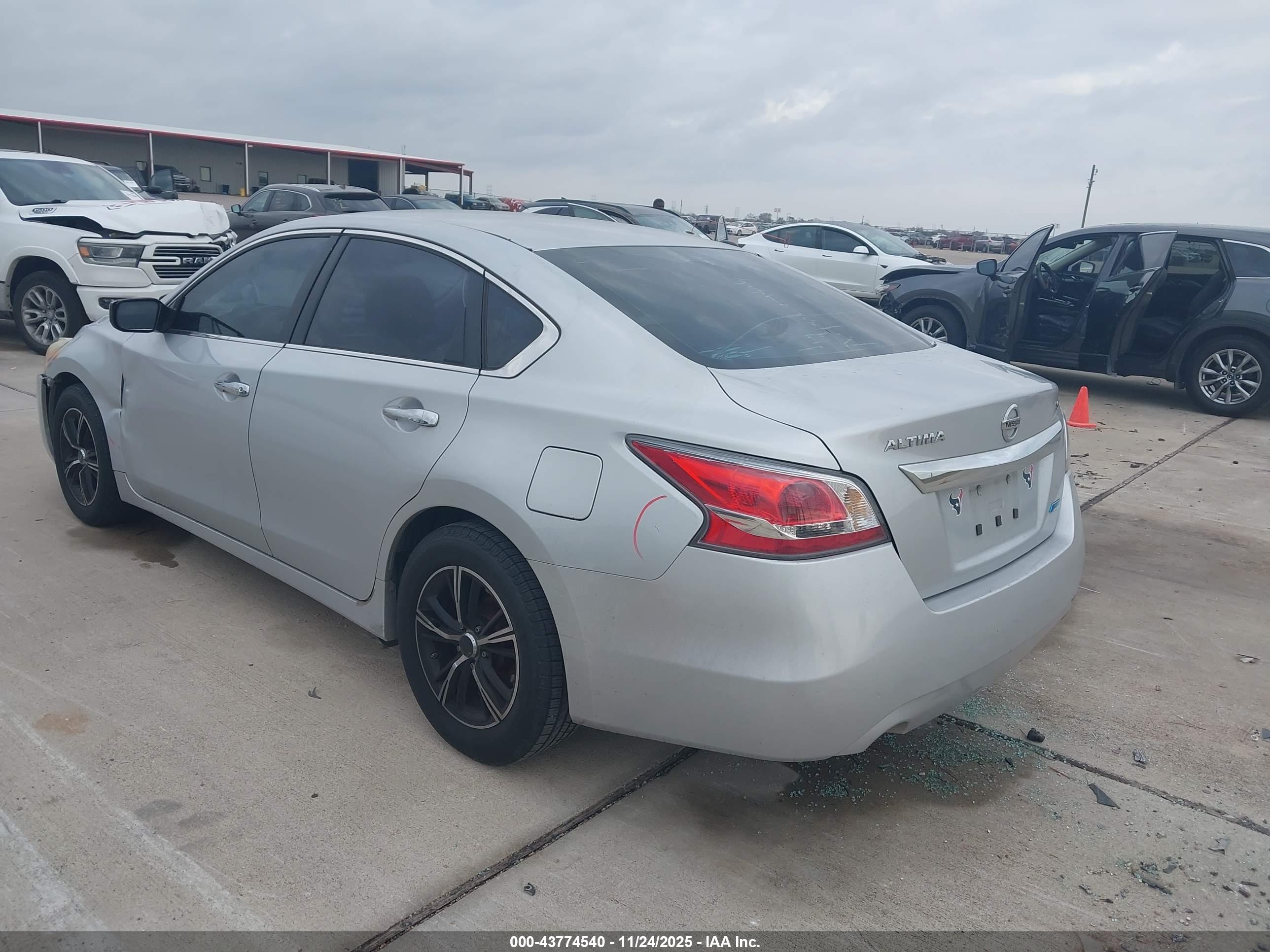 NISSAN ALTIMA image 3