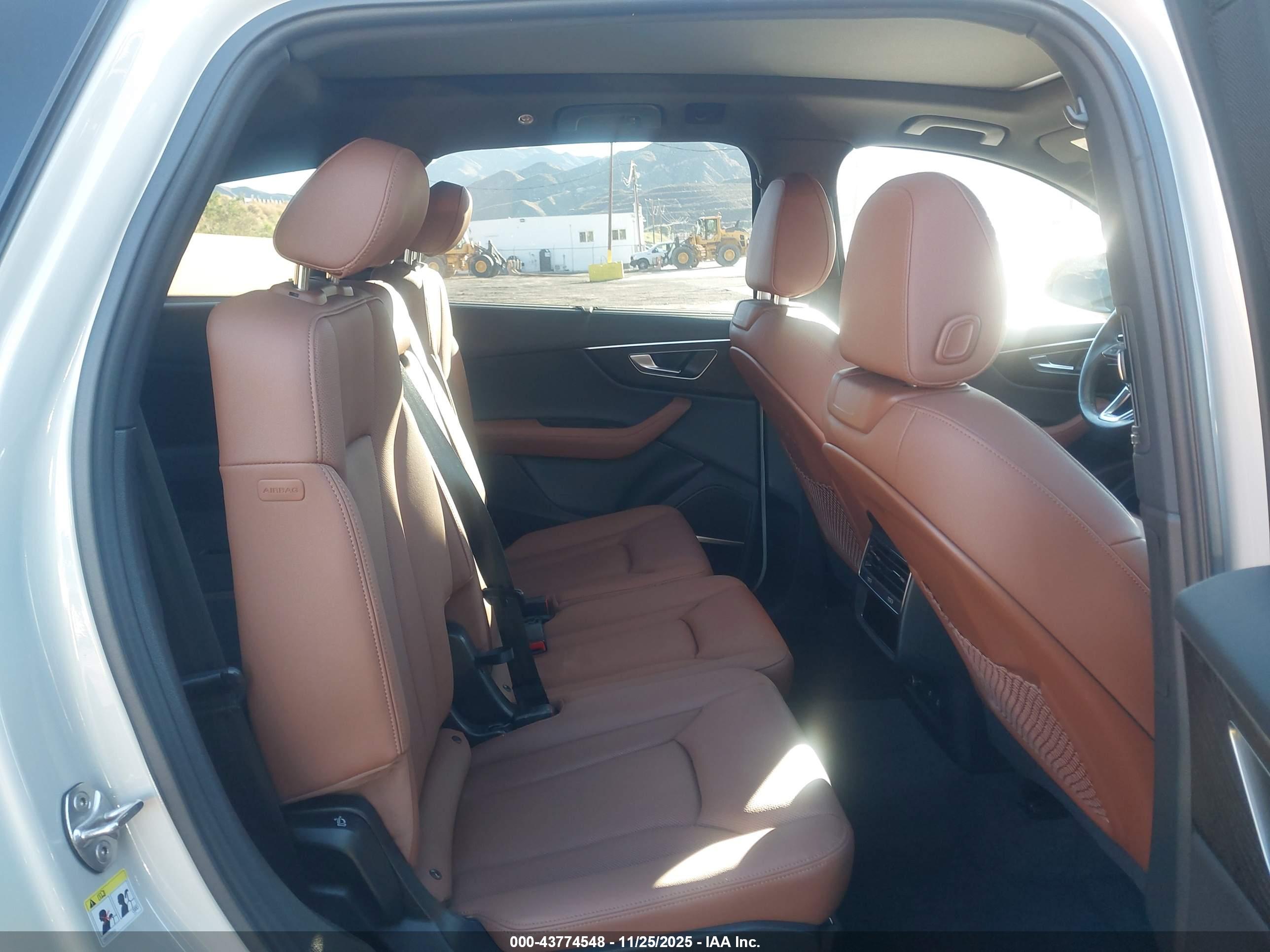 AUDI Q7 image 8
