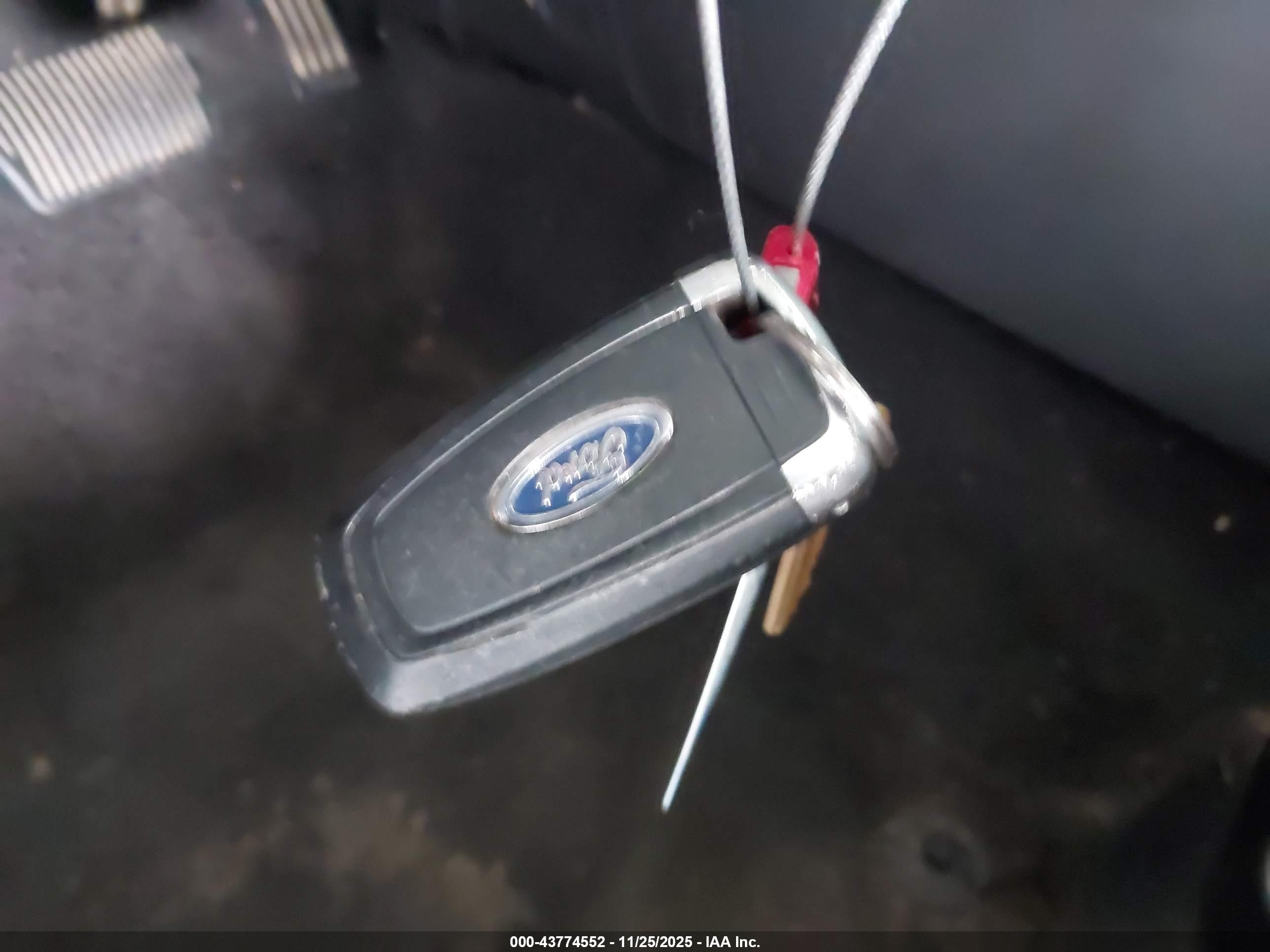 FORD ESCAPE image 11