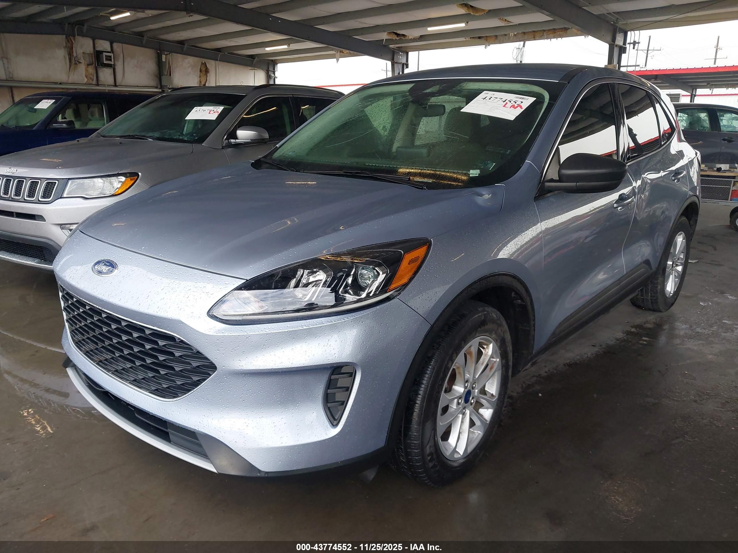 FORD ESCAPE image 2