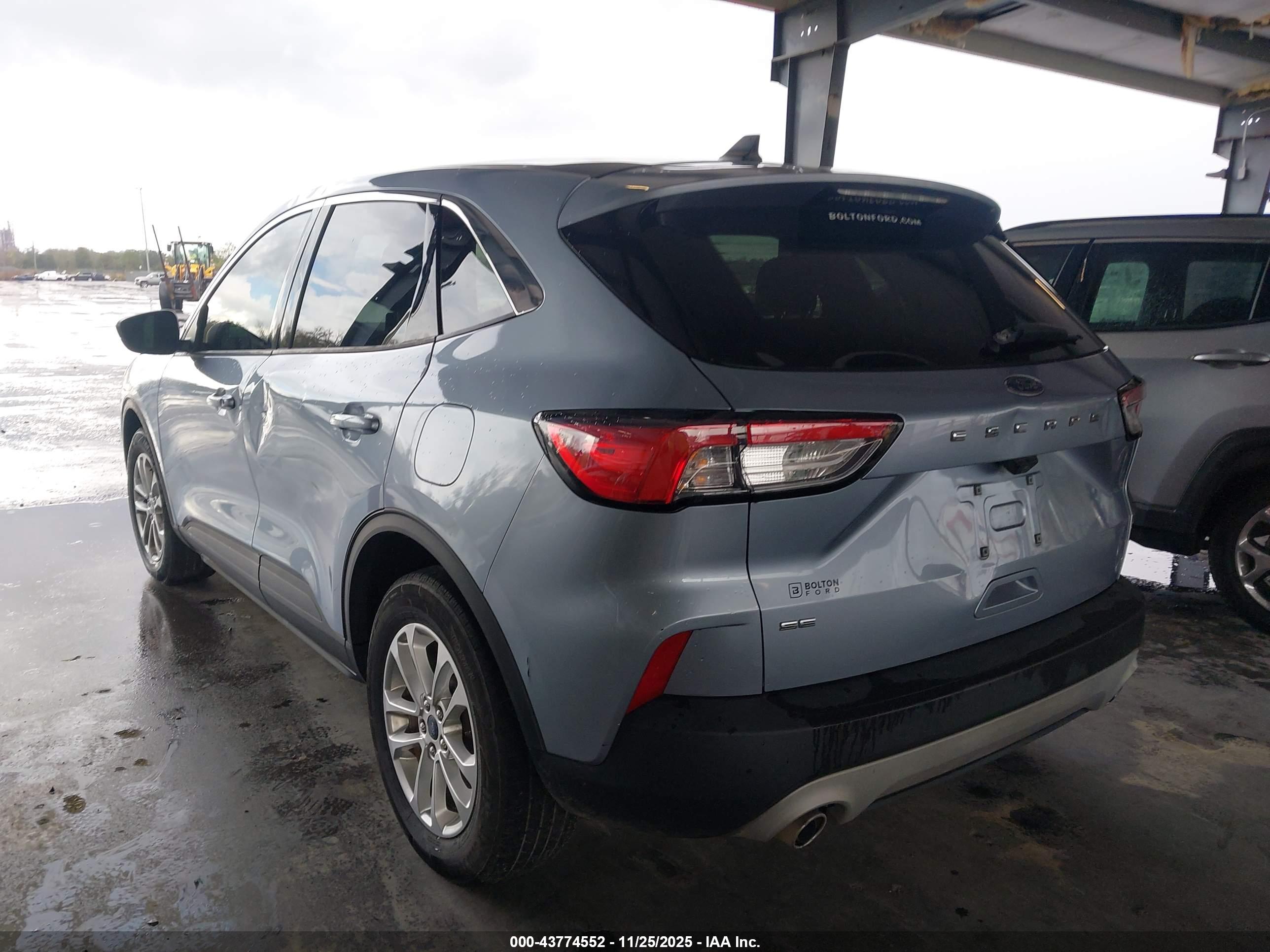 FORD ESCAPE image 3