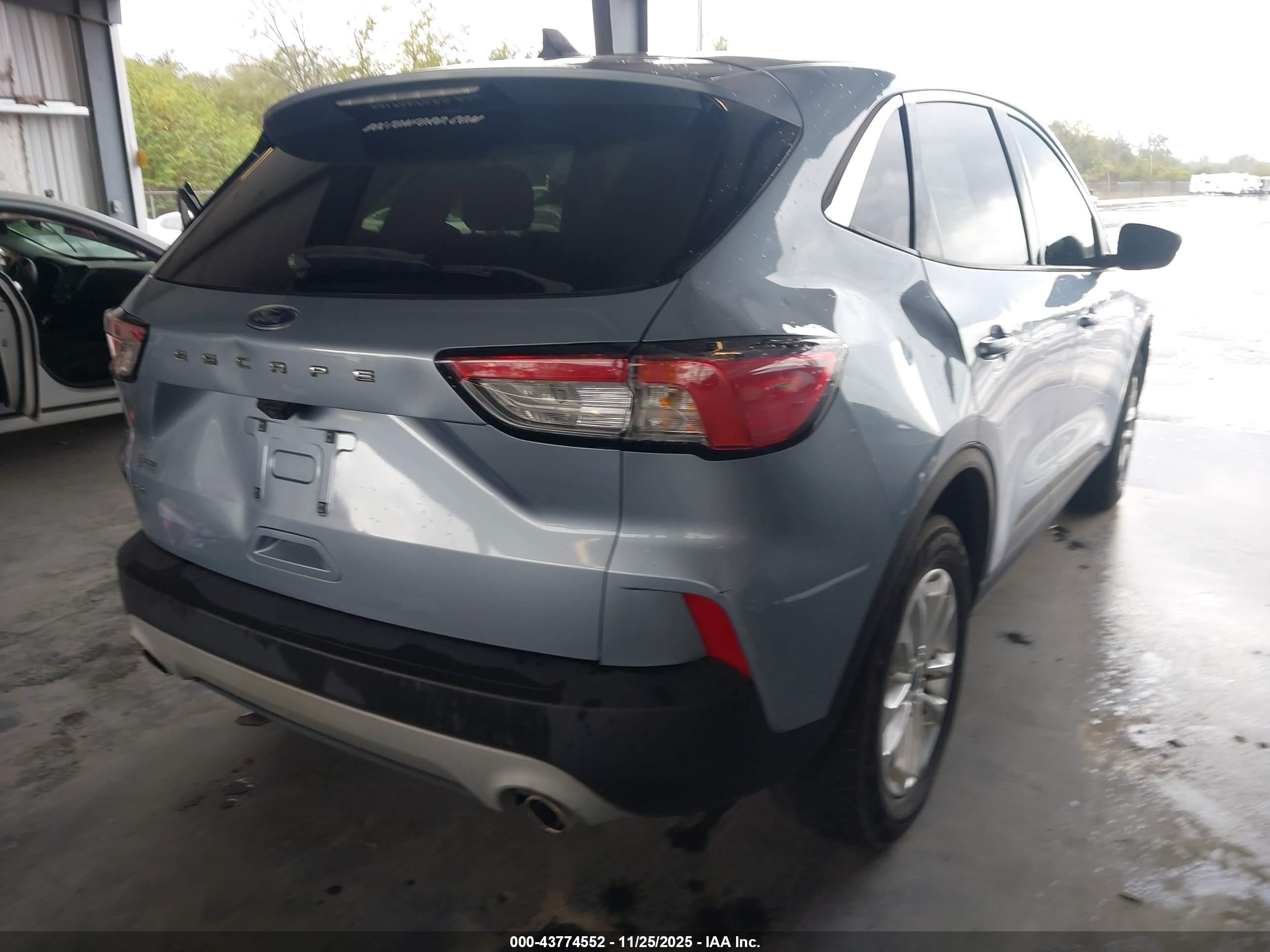 FORD ESCAPE image 4