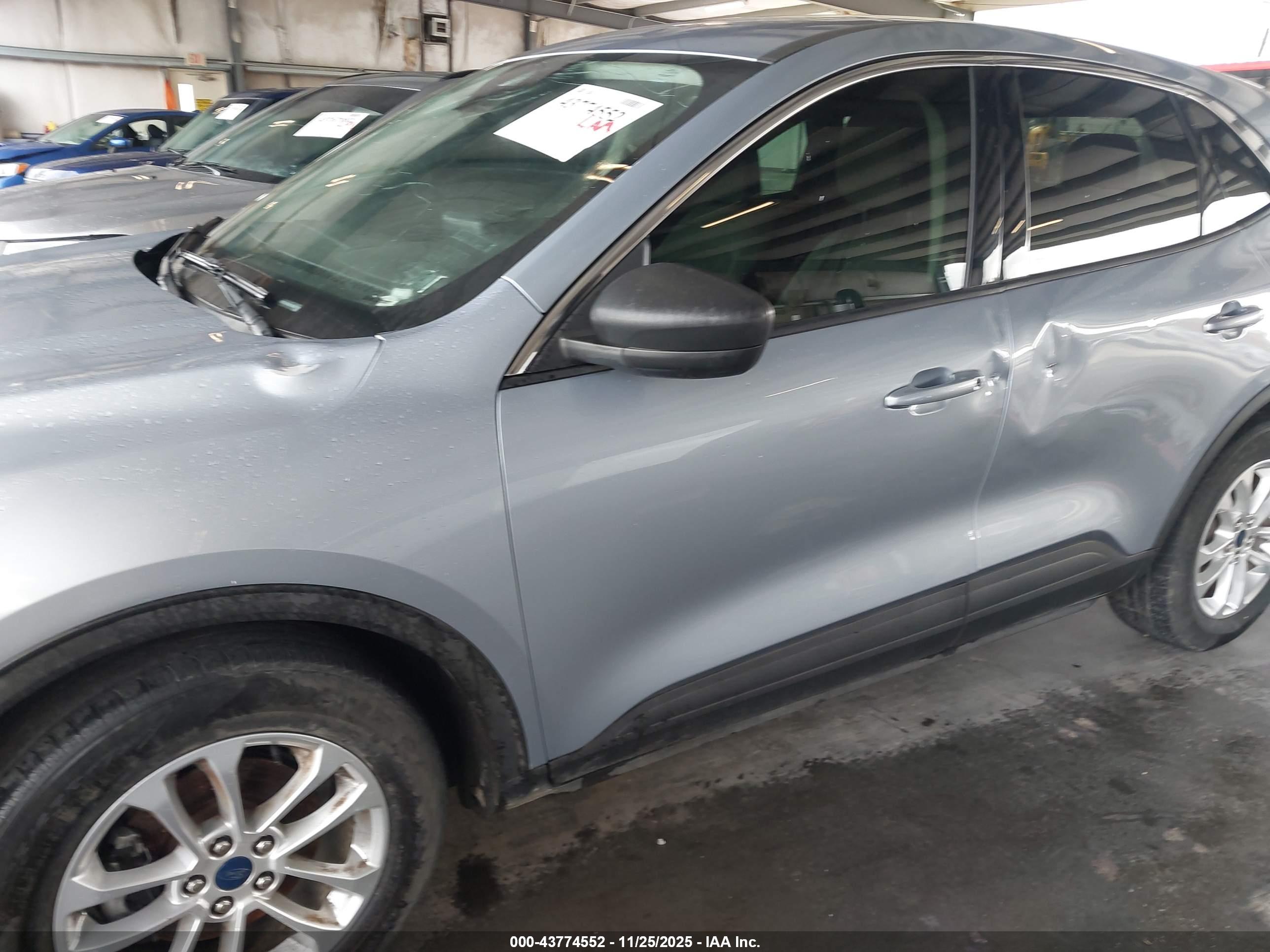 FORD ESCAPE image 6