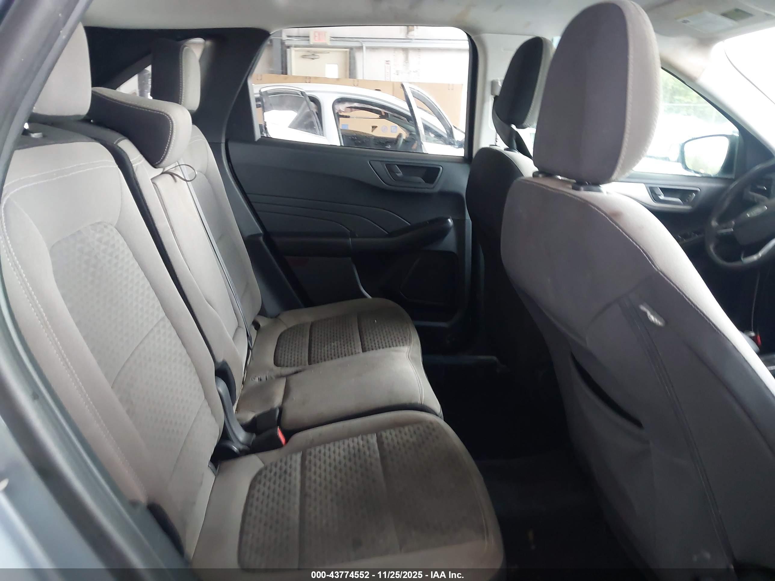 FORD ESCAPE image 8