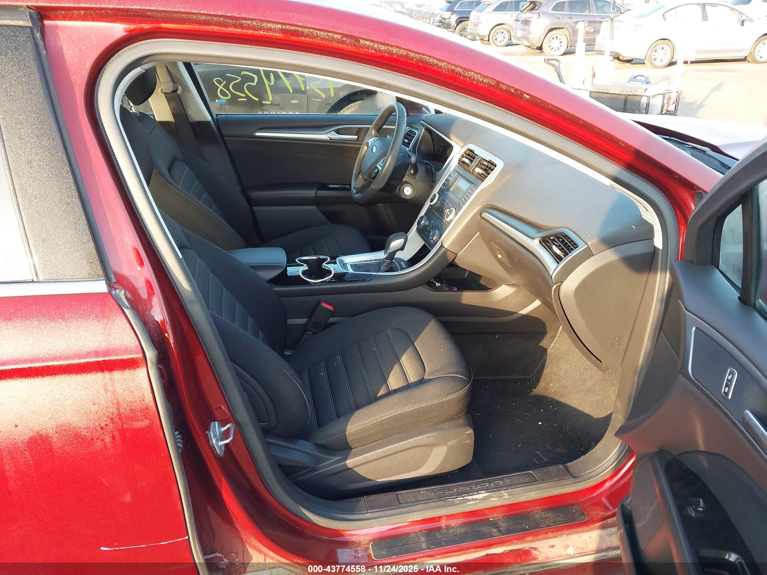 FORD FUSION image 5