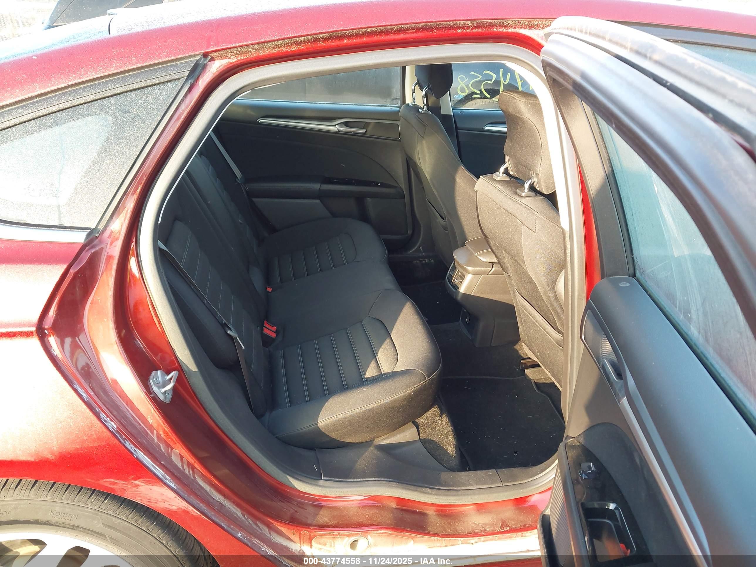 FORD FUSION image 8