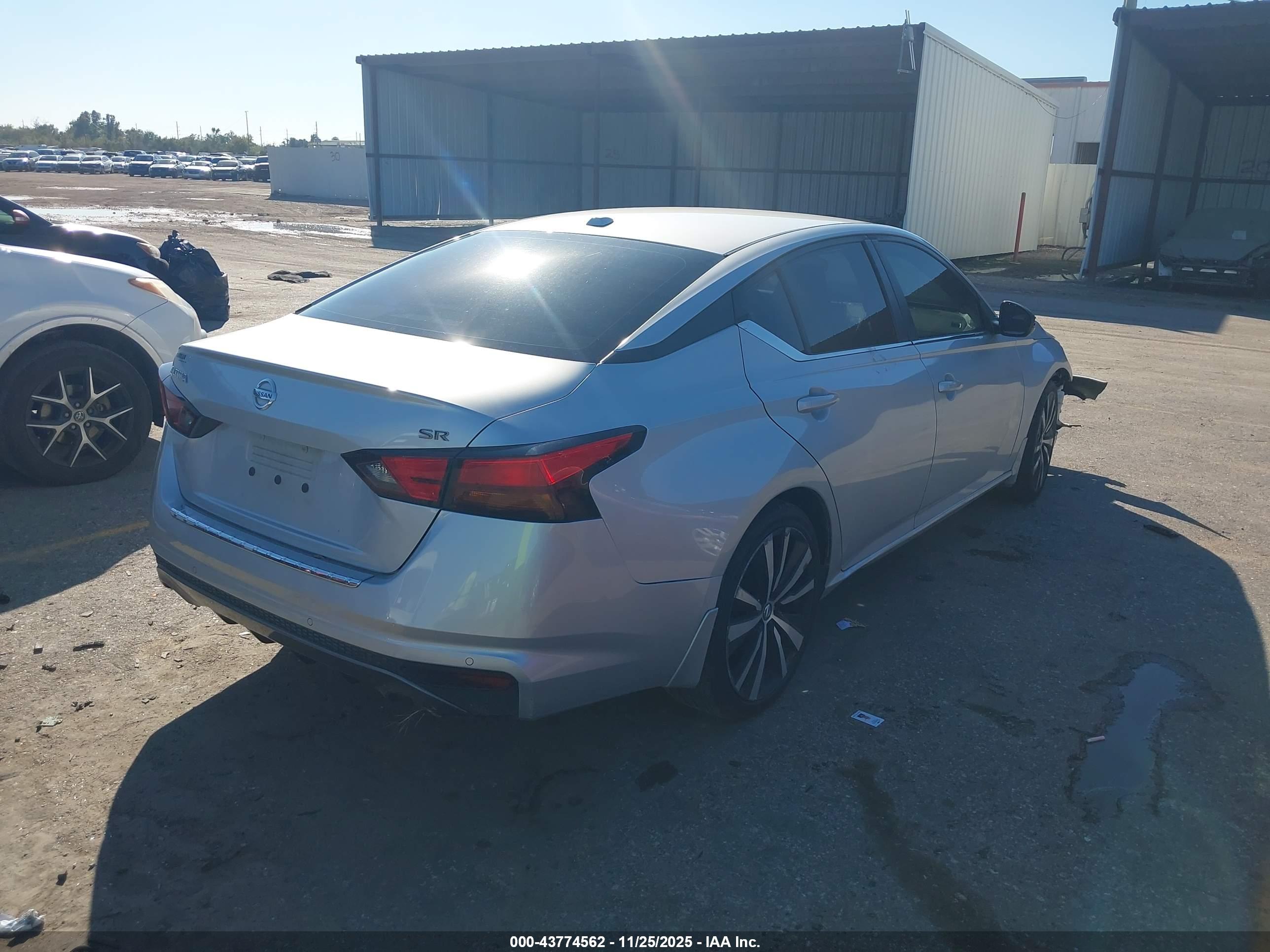 NISSAN ALTIMA image 4
