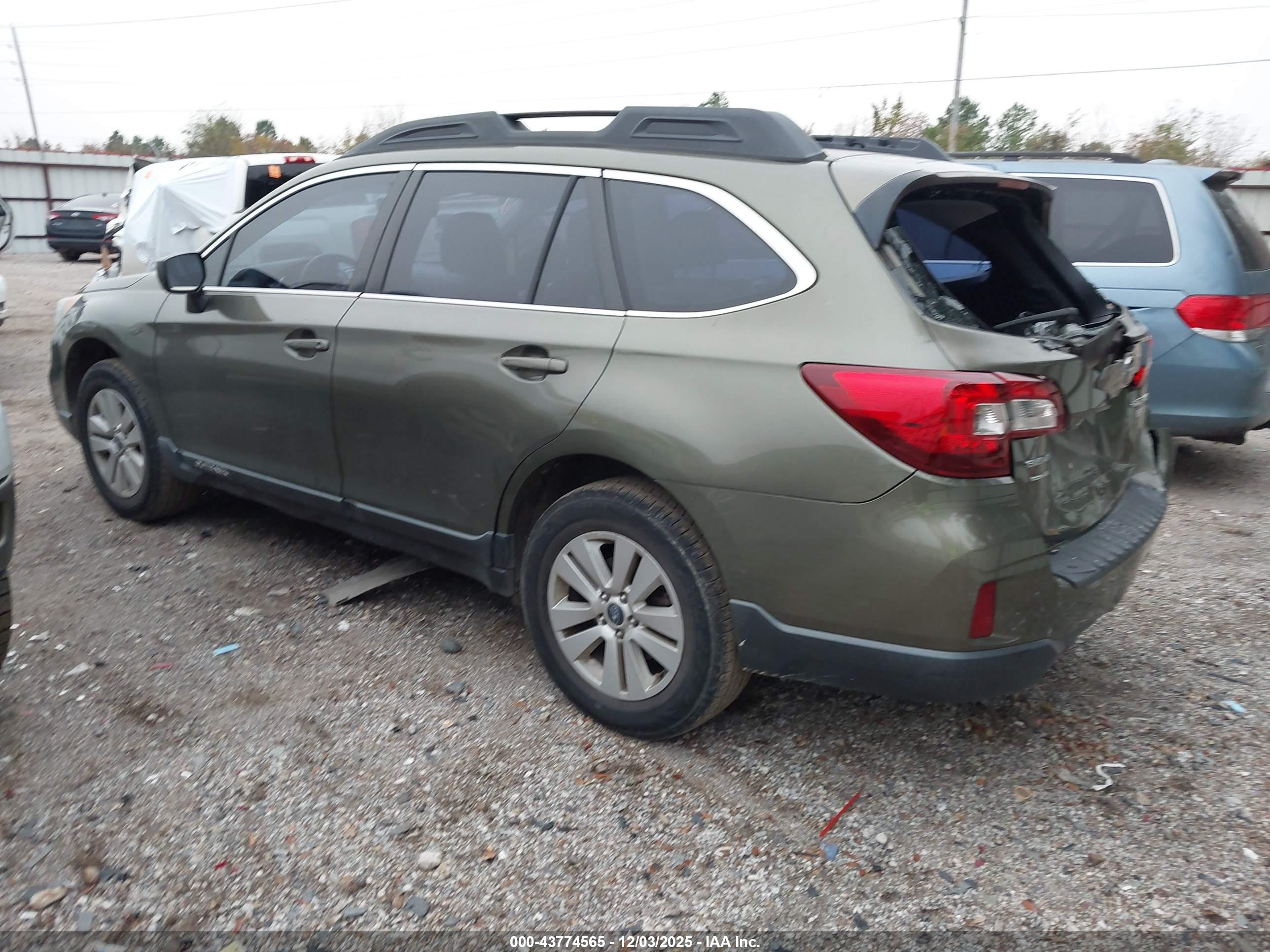 SUBARU OUTBACK image 3