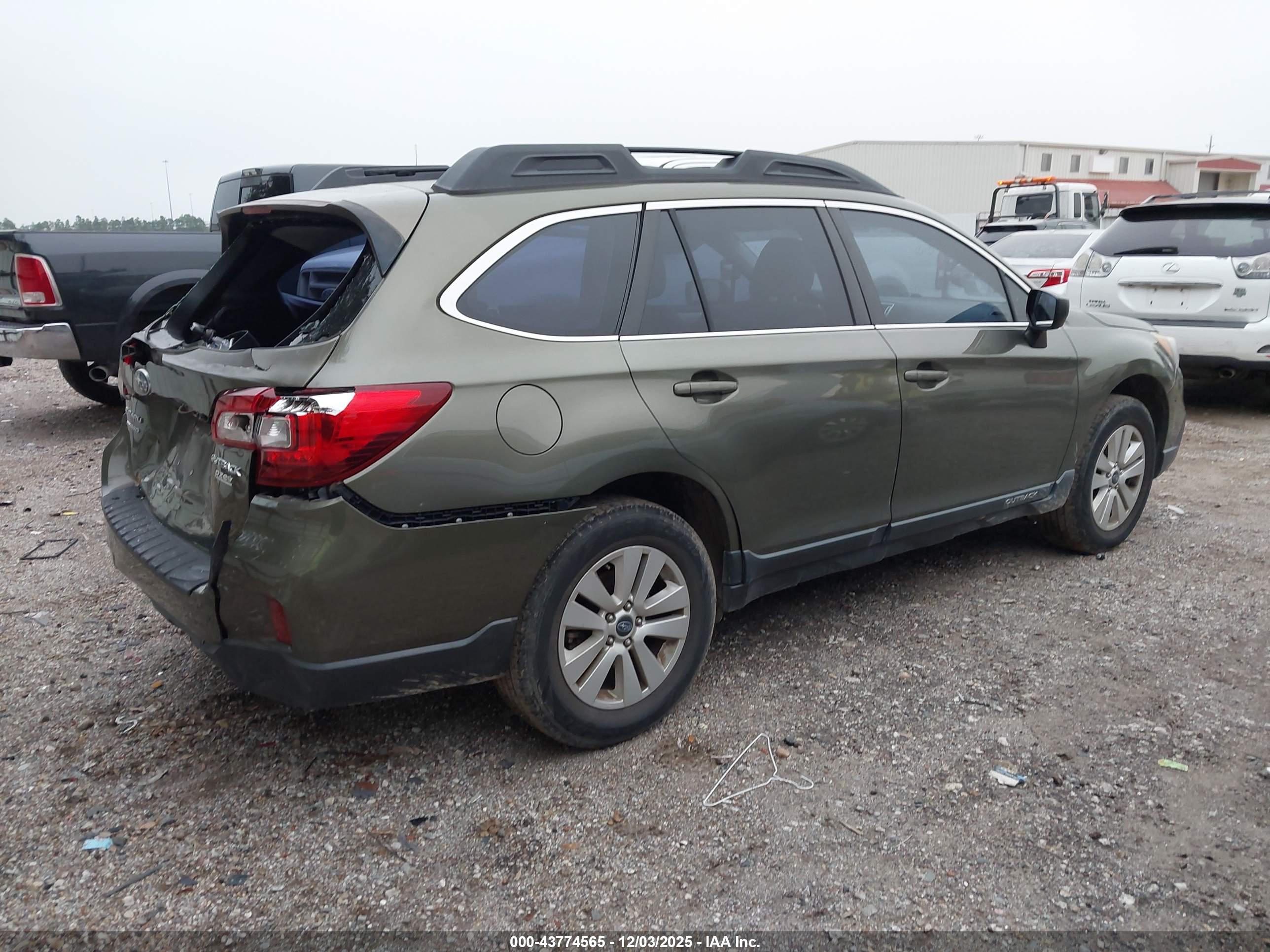 SUBARU OUTBACK image 4