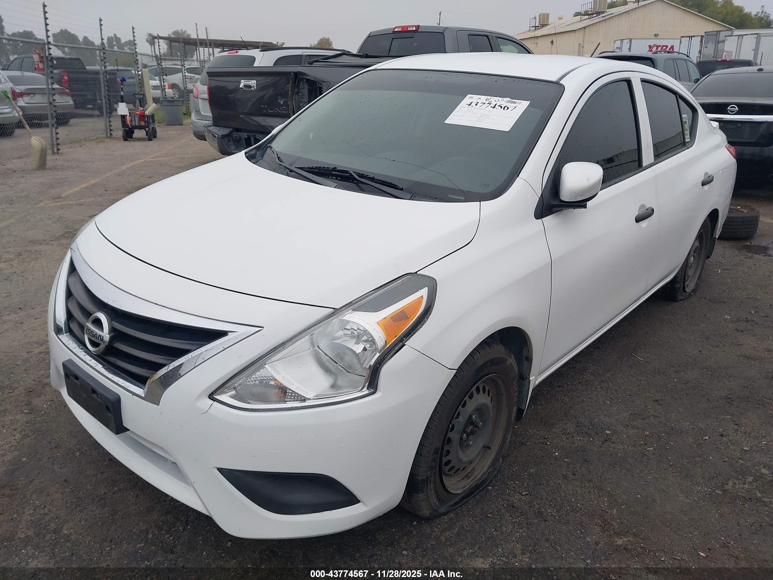 NISSAN VERSA image 2