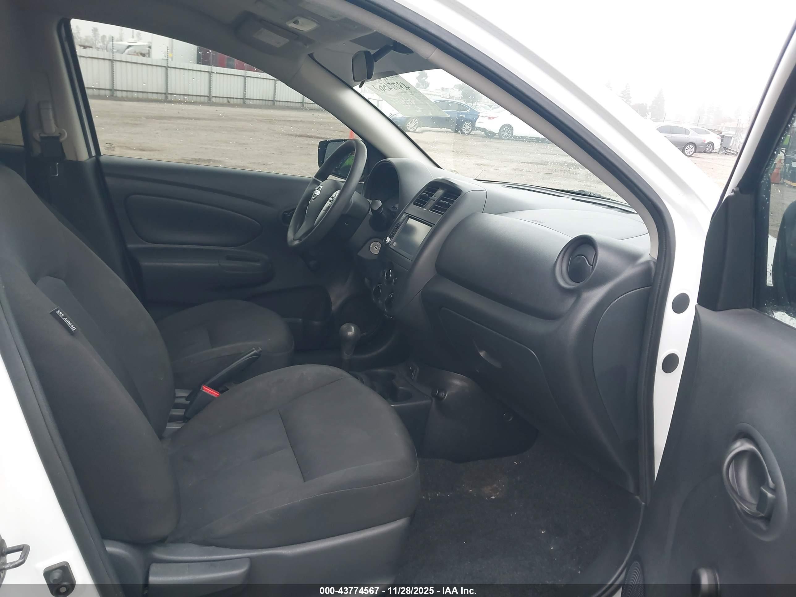 NISSAN VERSA image 5