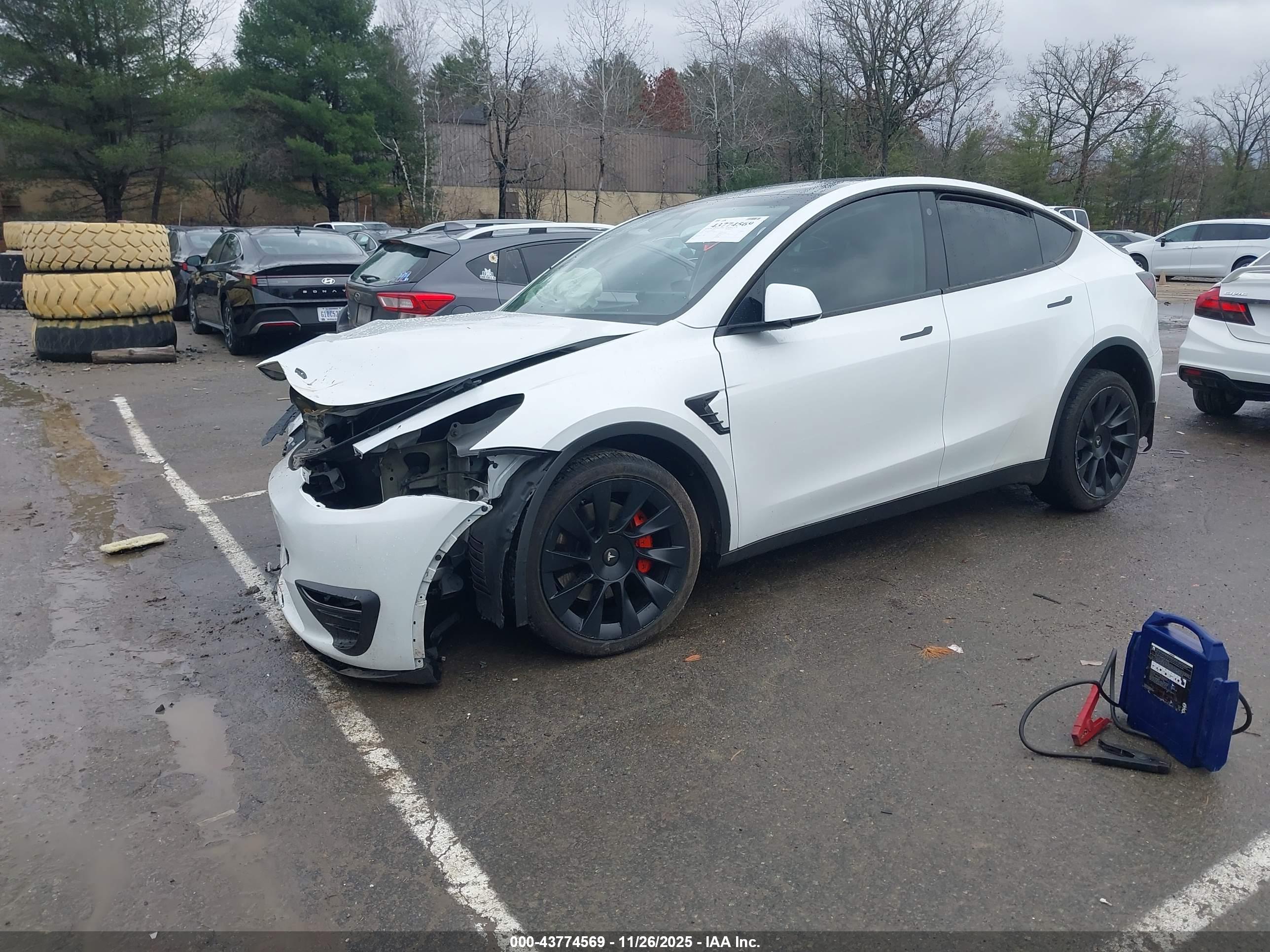 TESLA MODEL image 2