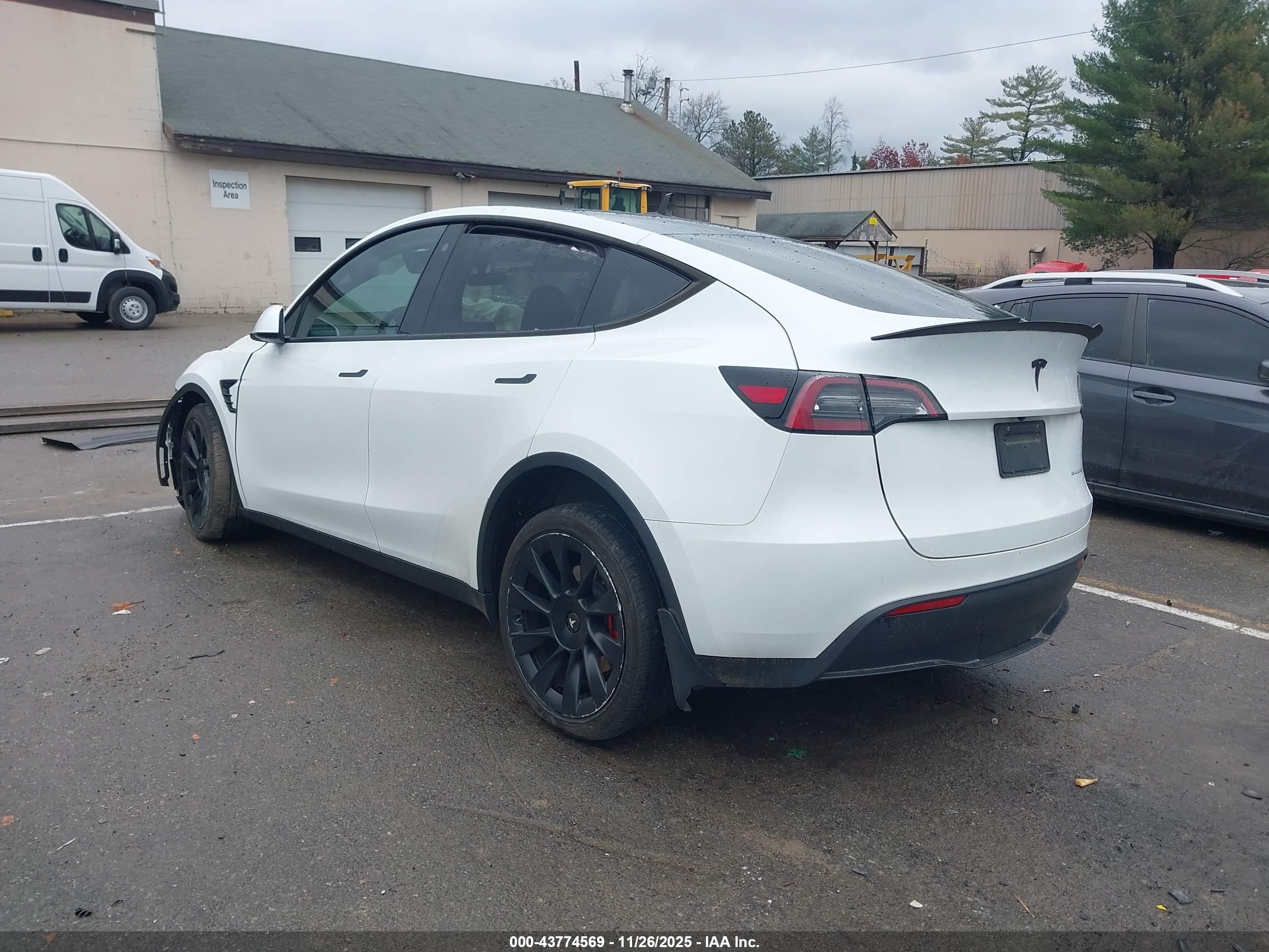 TESLA MODEL image 3