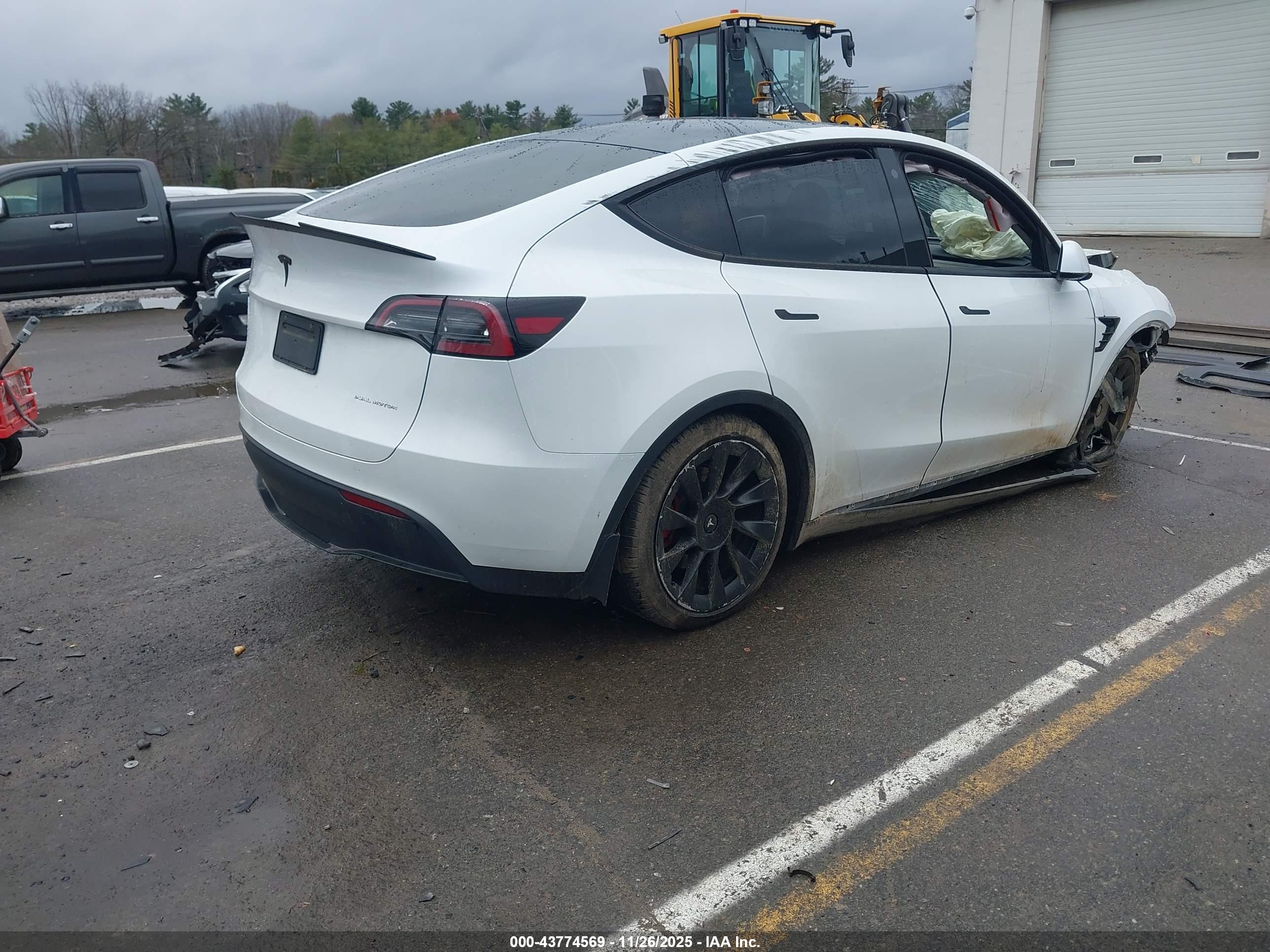 TESLA MODEL image 4