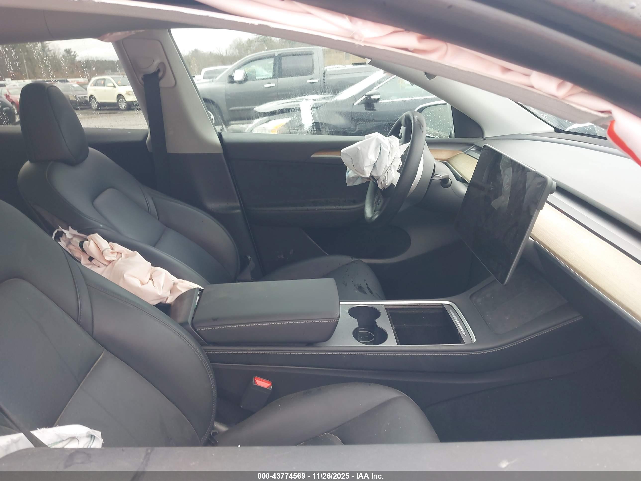 TESLA MODEL image 5