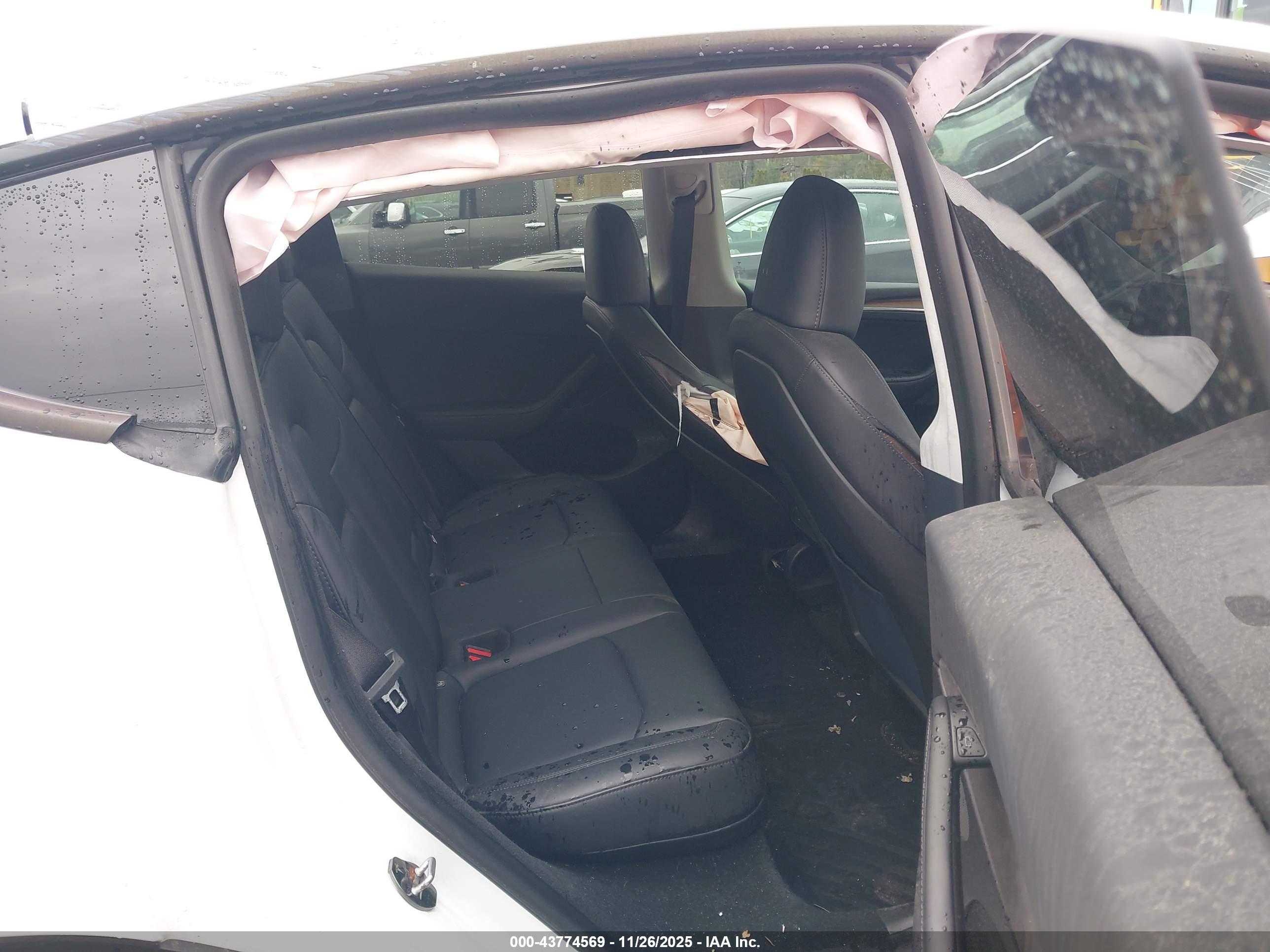TESLA MODEL image 8