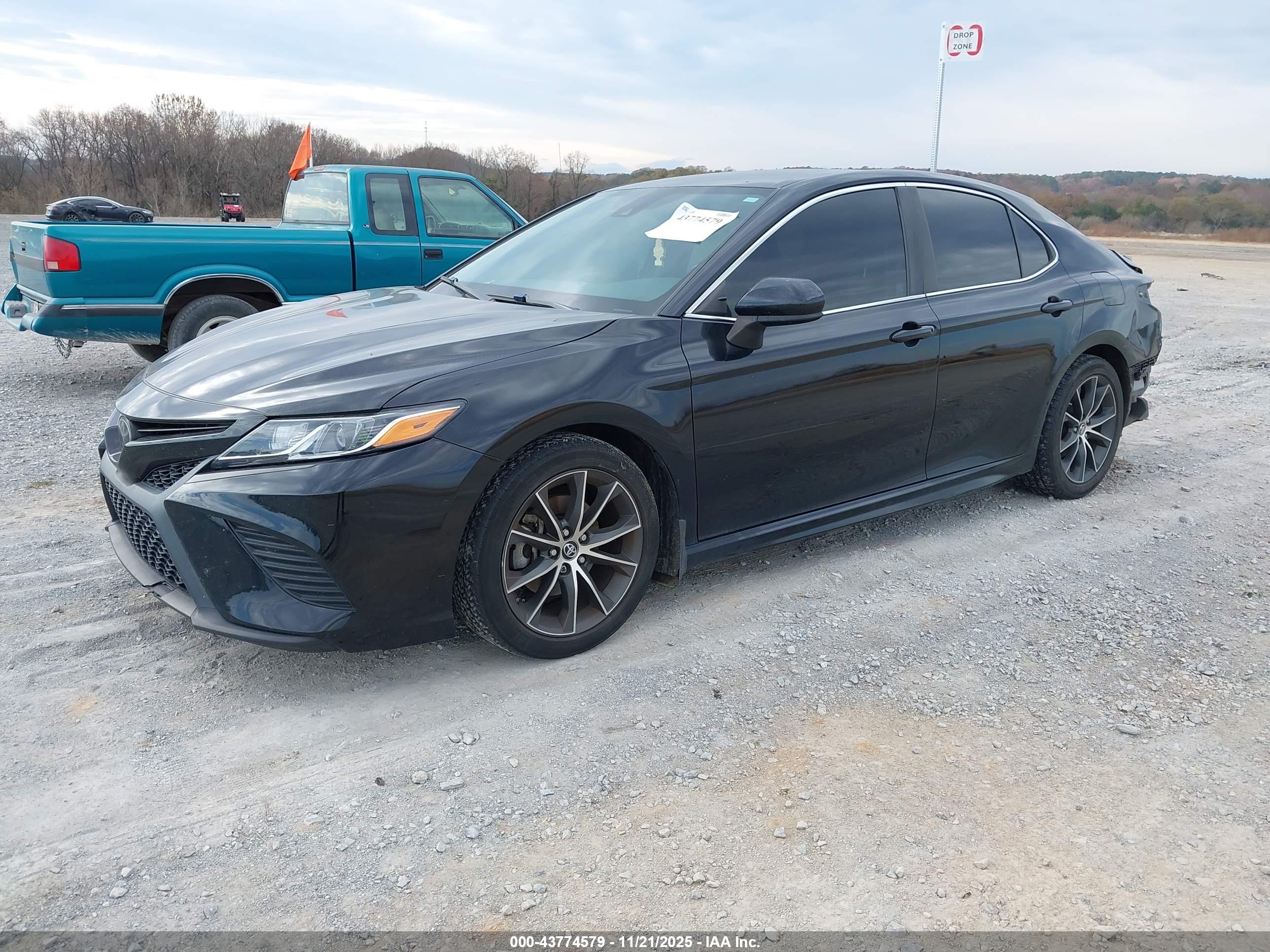 TOYOTA CAMRY image 2