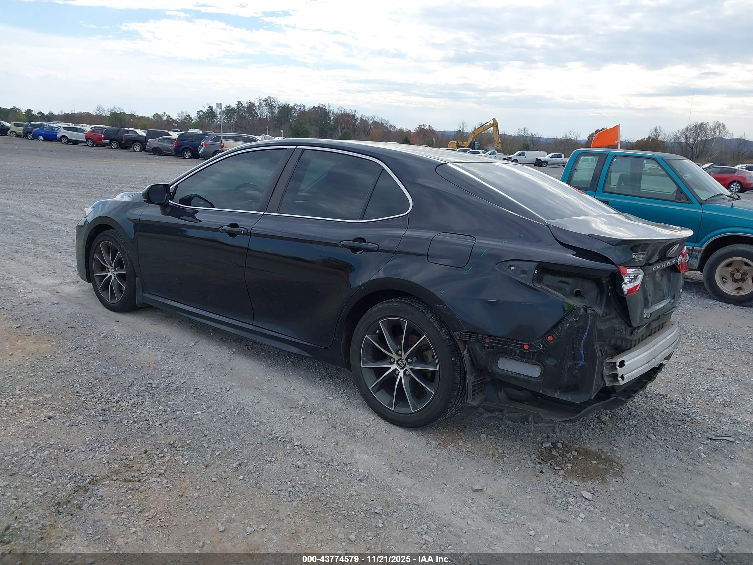 TOYOTA CAMRY image 3