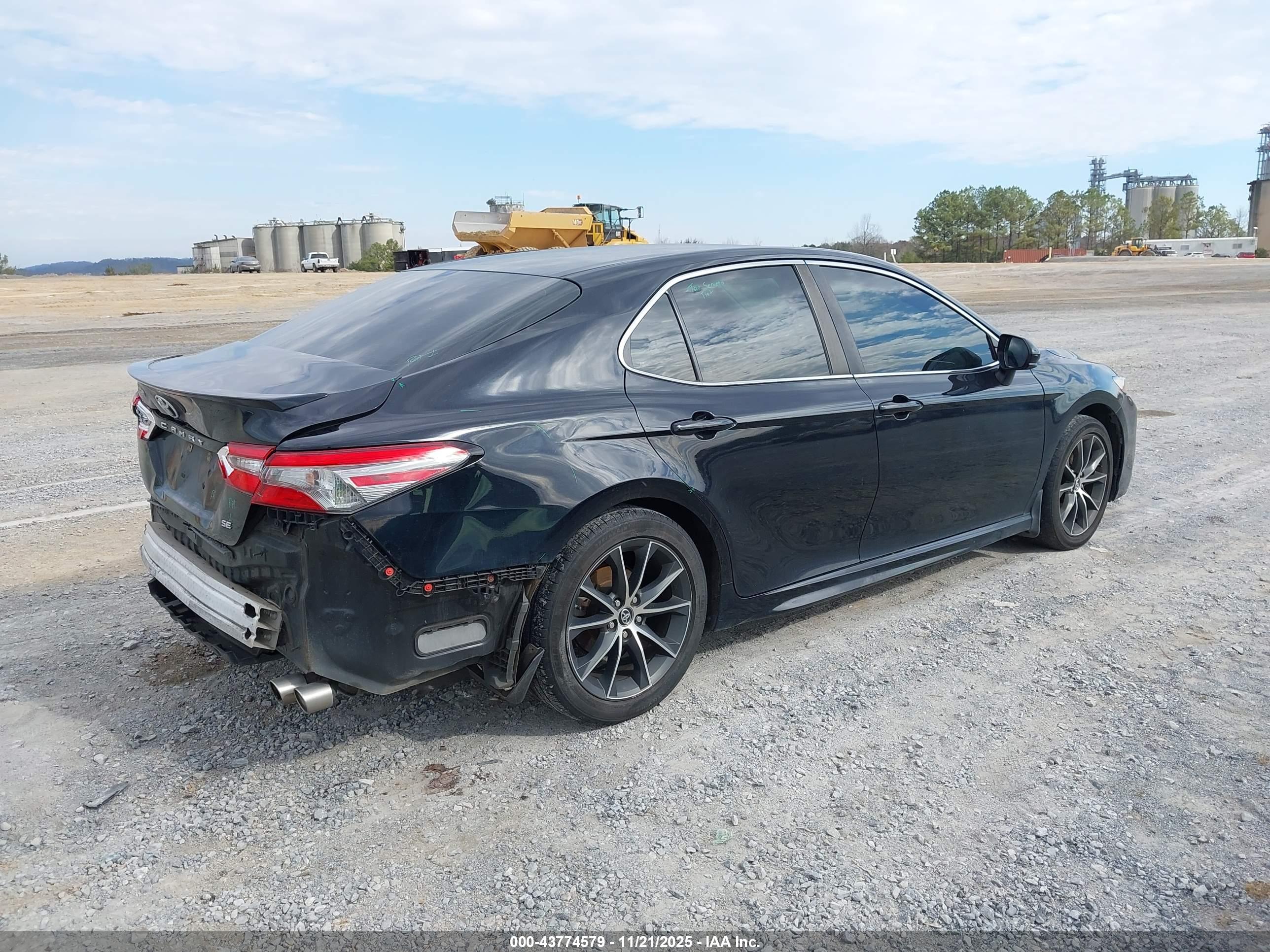 TOYOTA CAMRY image 4