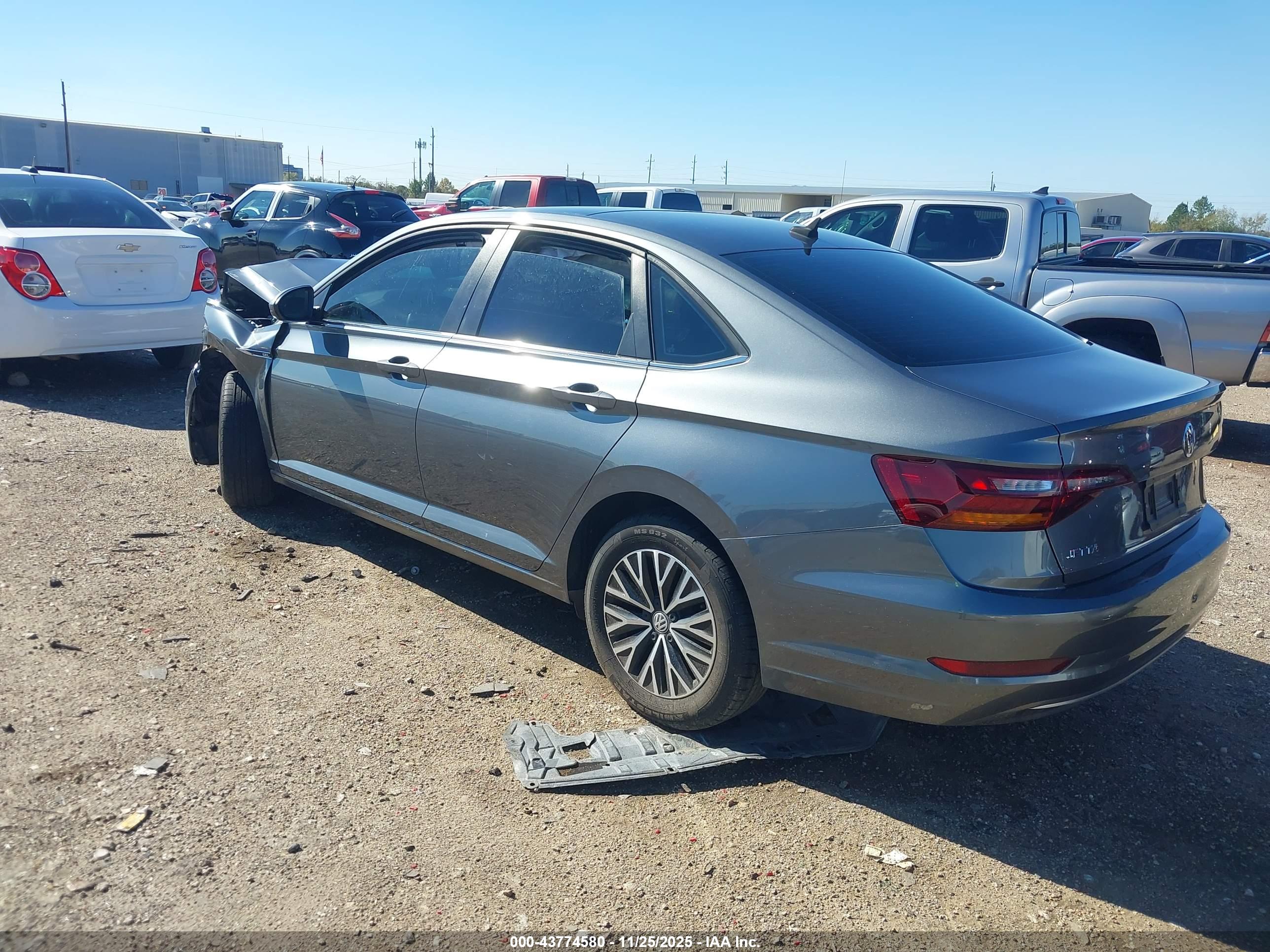 VOLKSWAGEN JETTA image 3