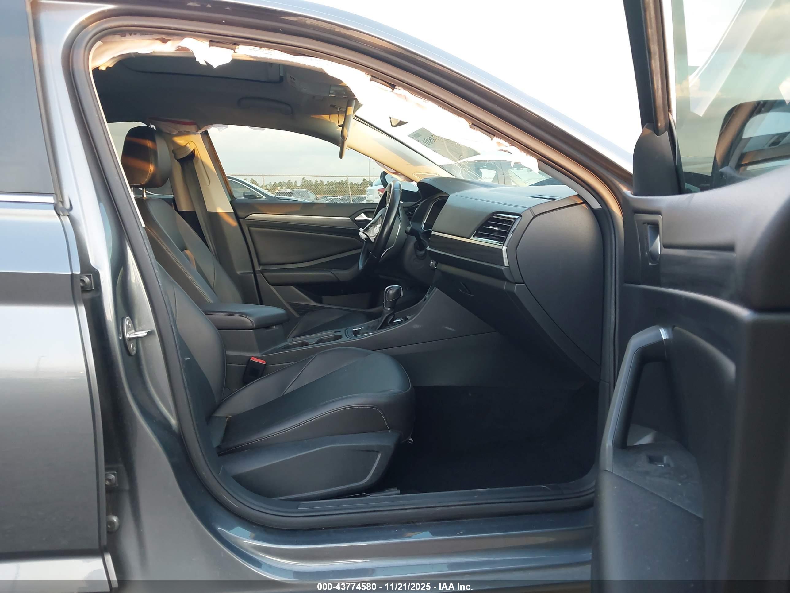 VOLKSWAGEN JETTA image 5