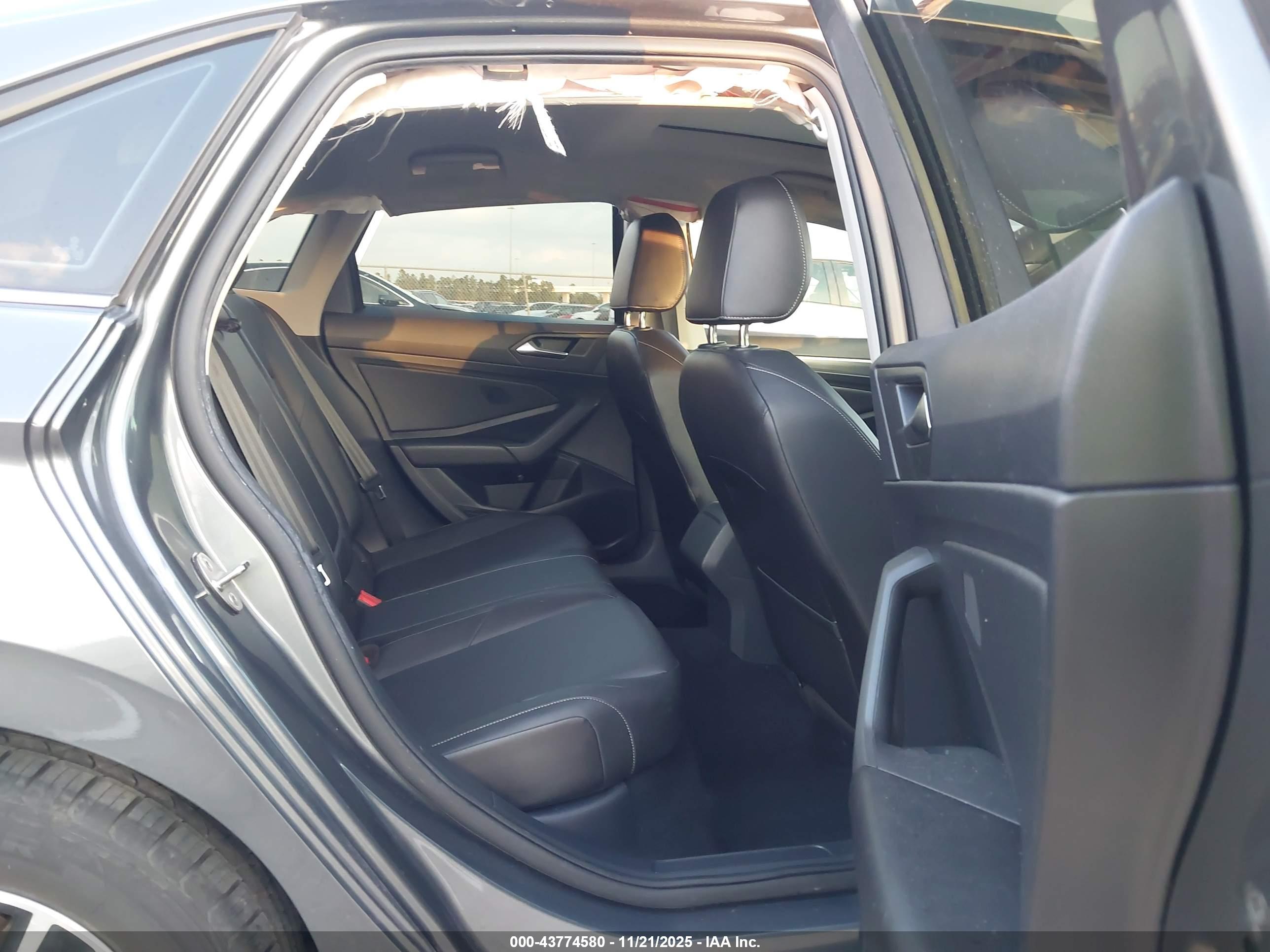VOLKSWAGEN JETTA image 8
