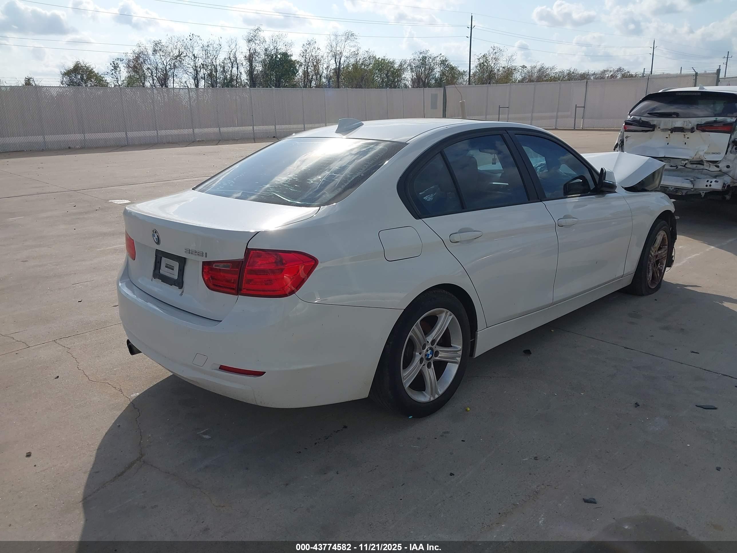BMW 328I image 4
