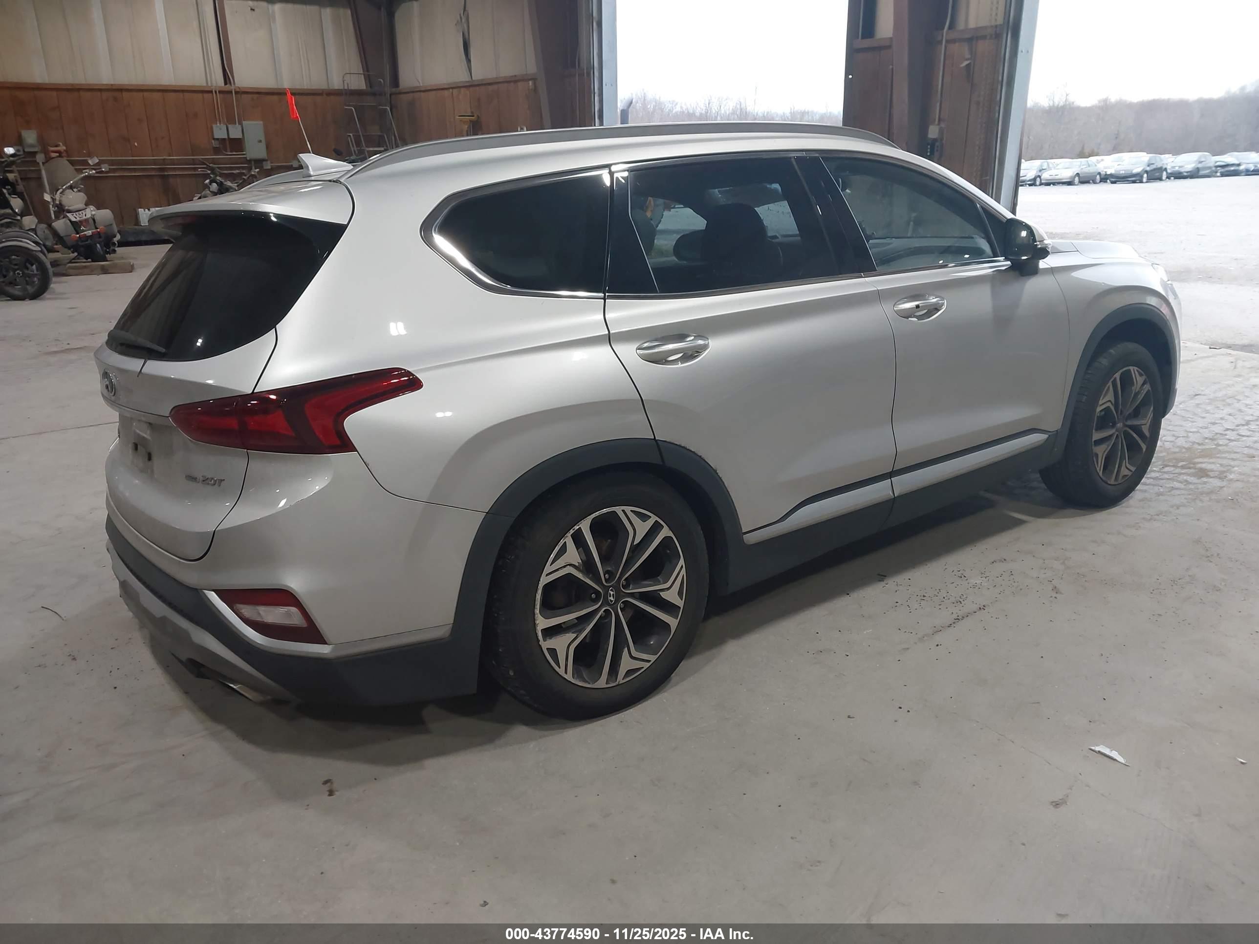 HYUNDAI SANTA image 4