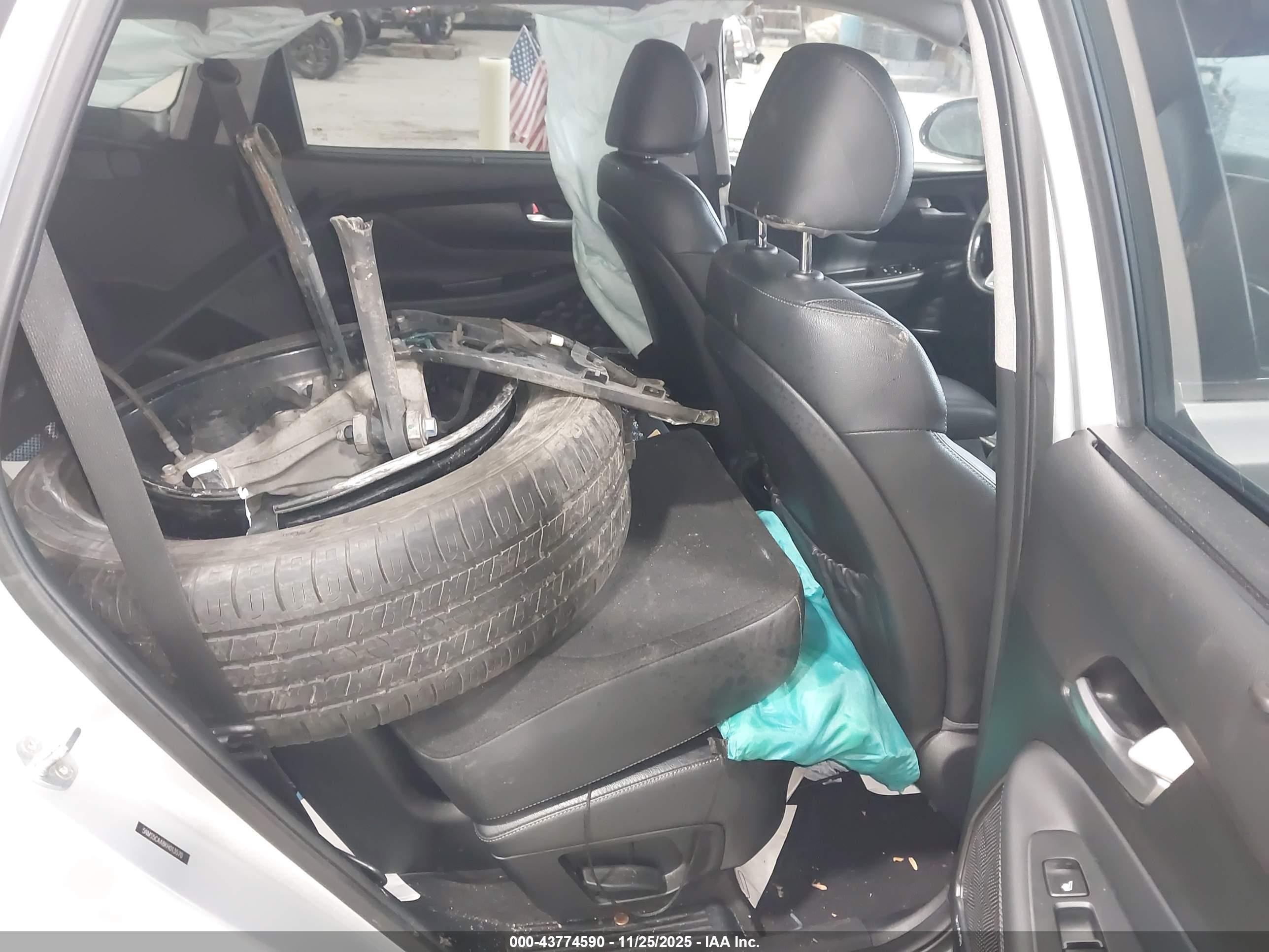 HYUNDAI SANTA image 8