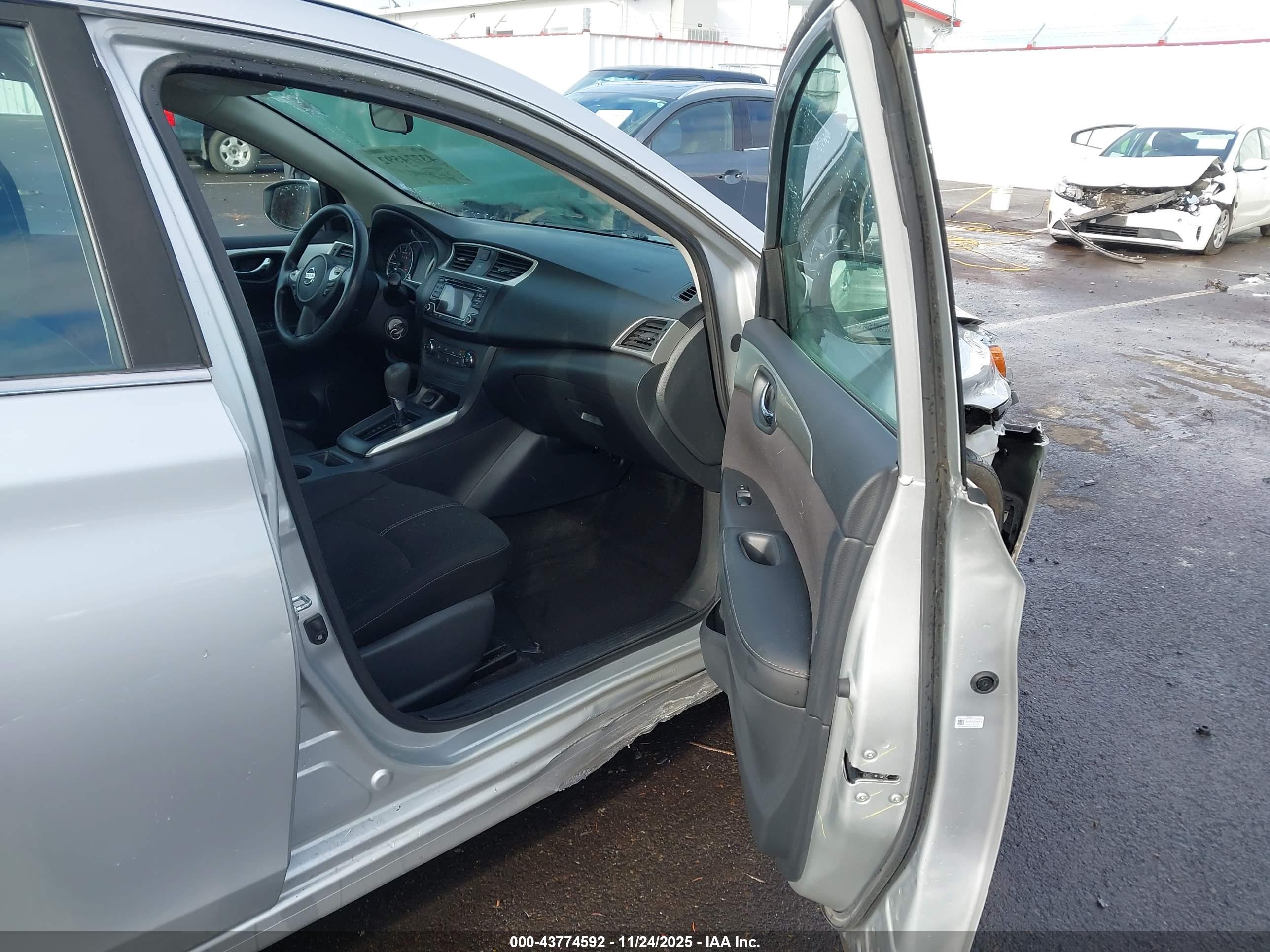 NISSAN SENTRA image 5