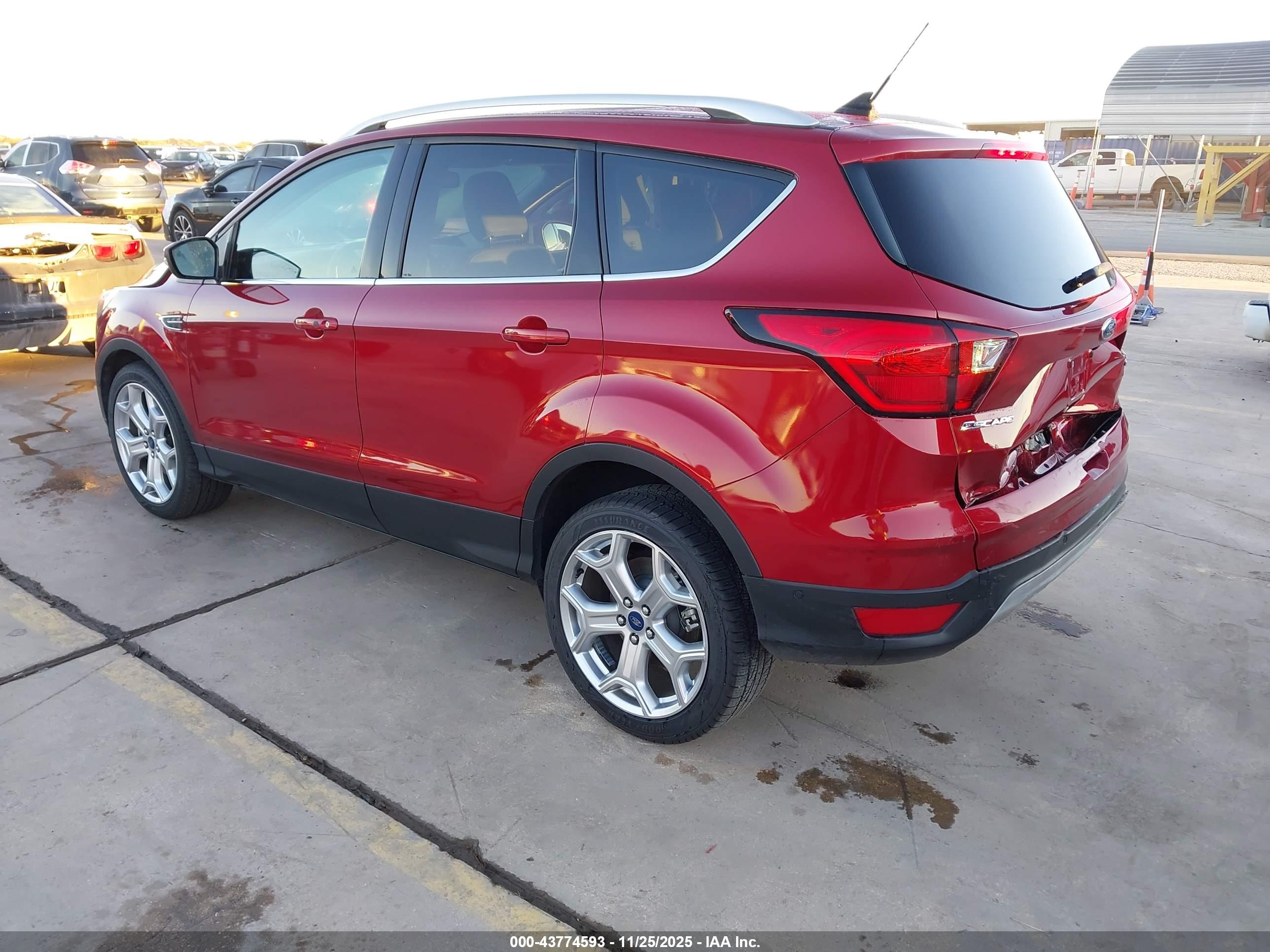 FORD ESCAPE image 3