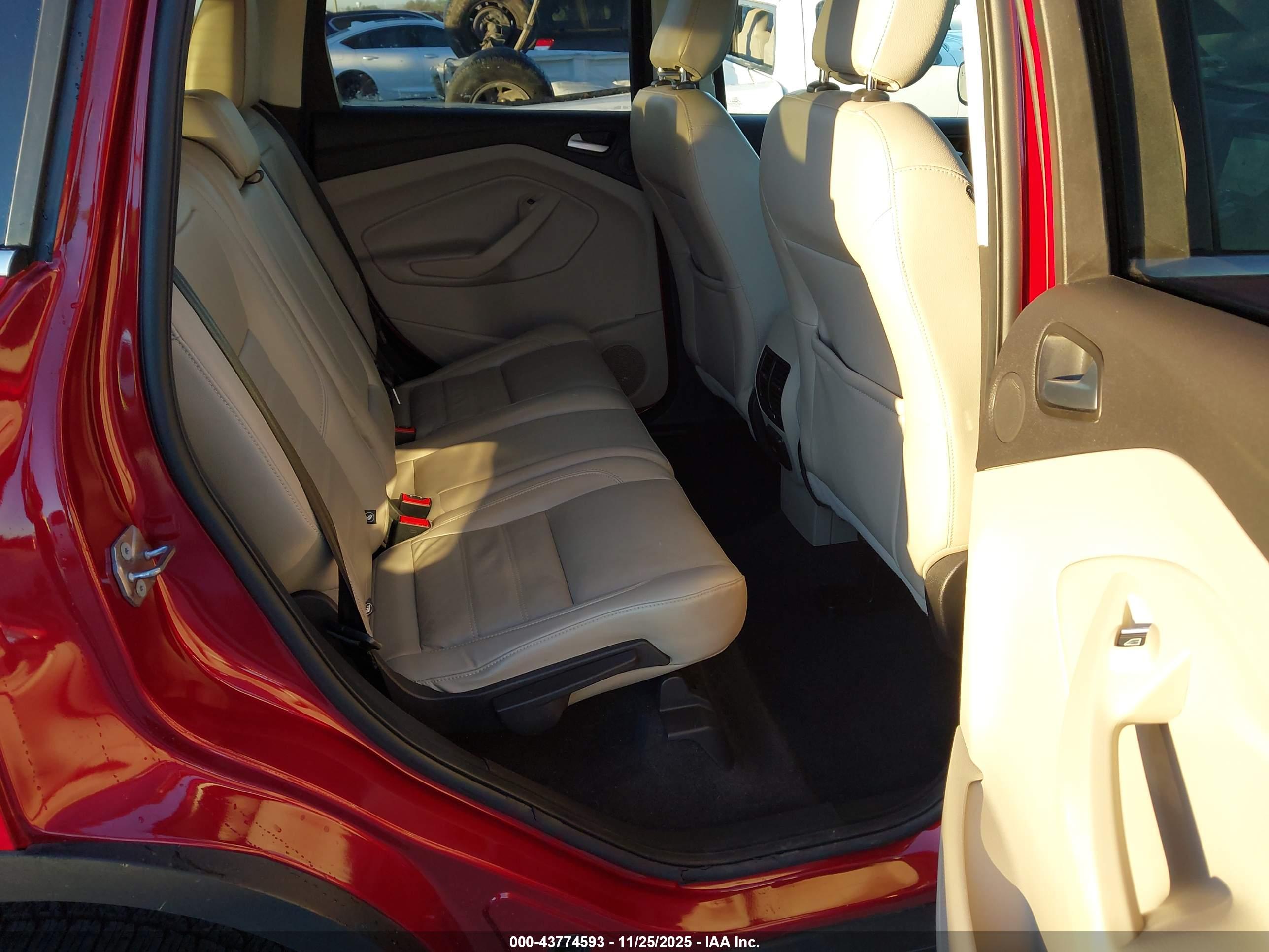 FORD ESCAPE image 8