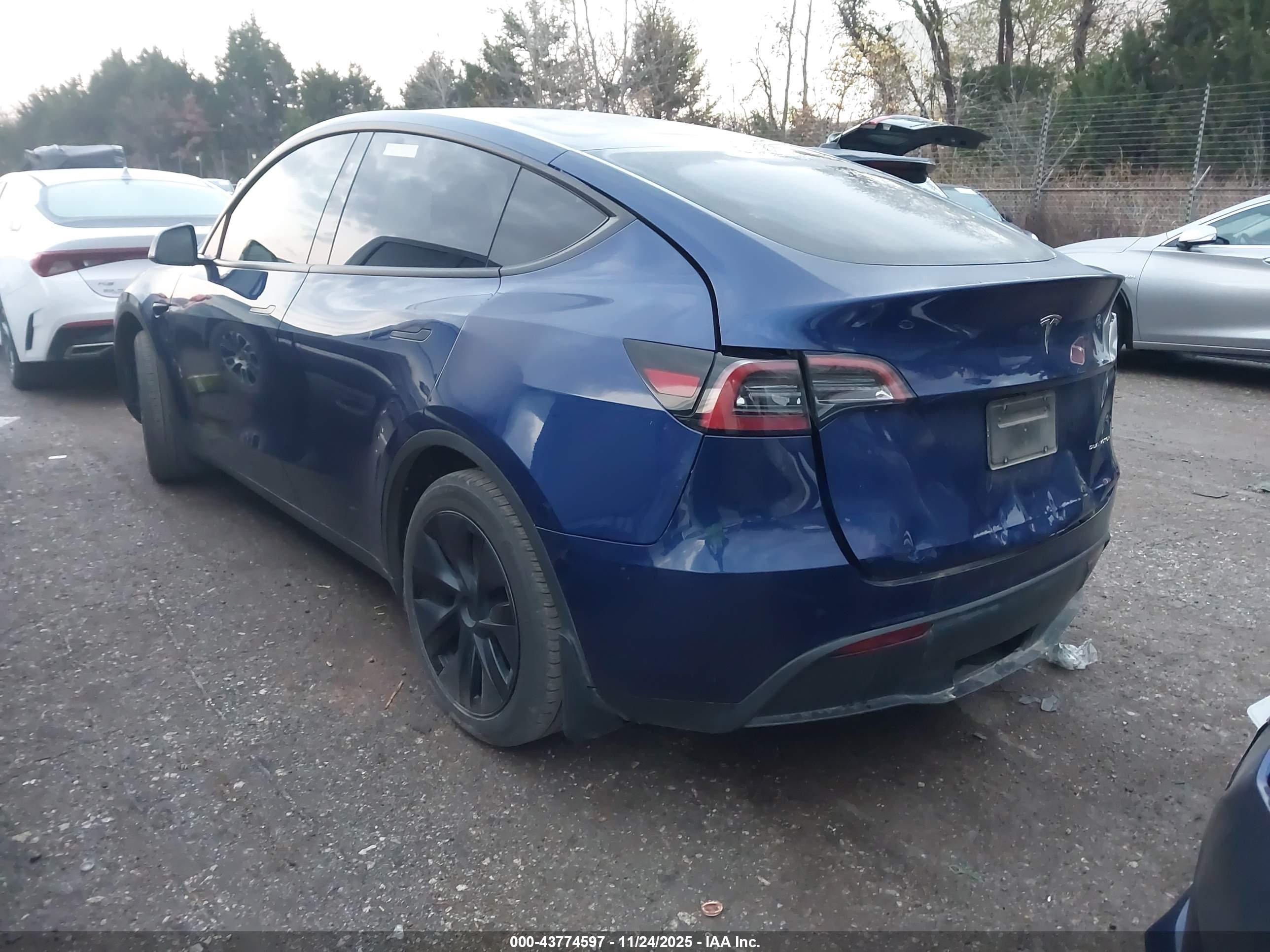 TESLA MODEL image 3