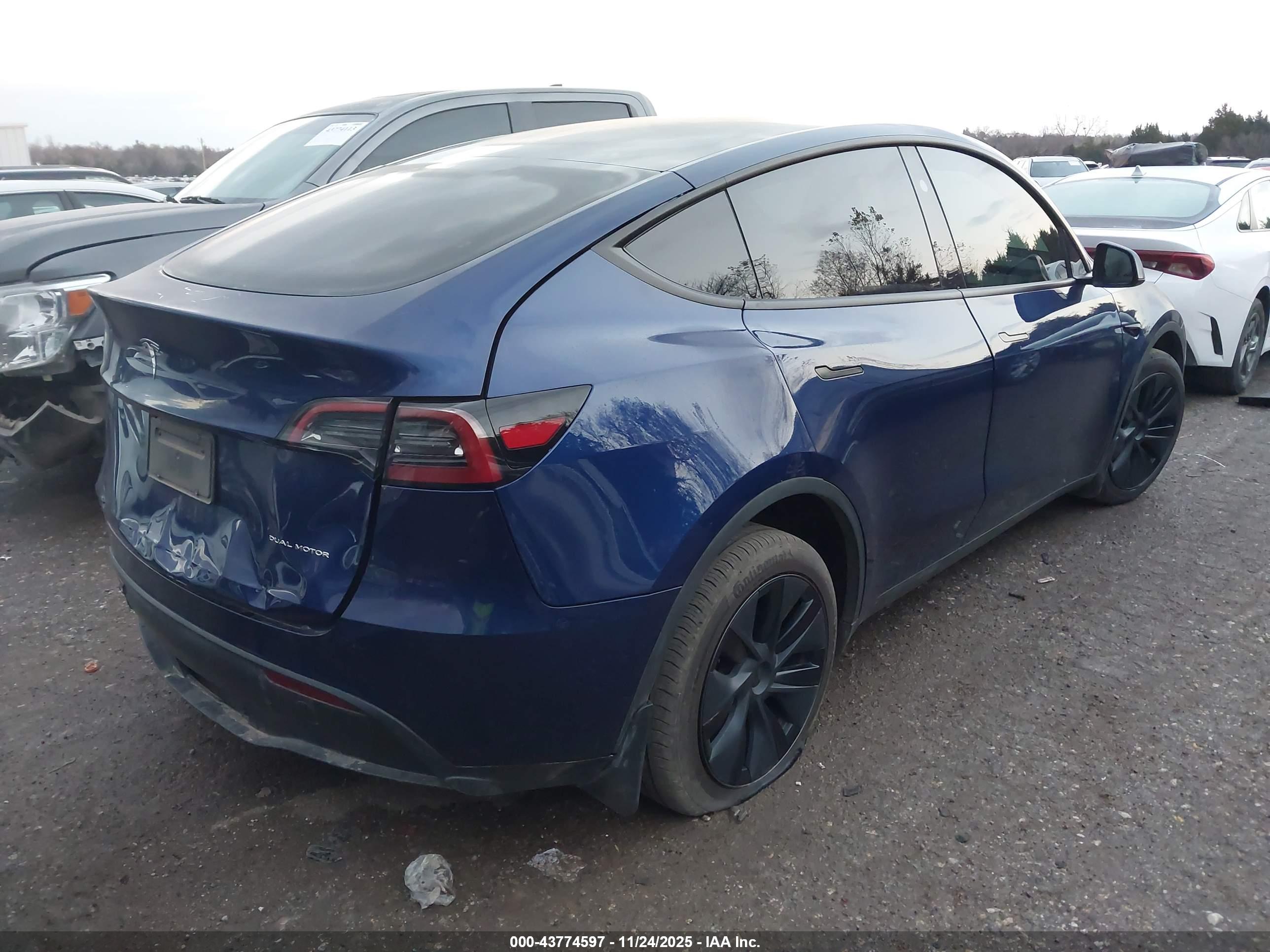 TESLA MODEL image 4