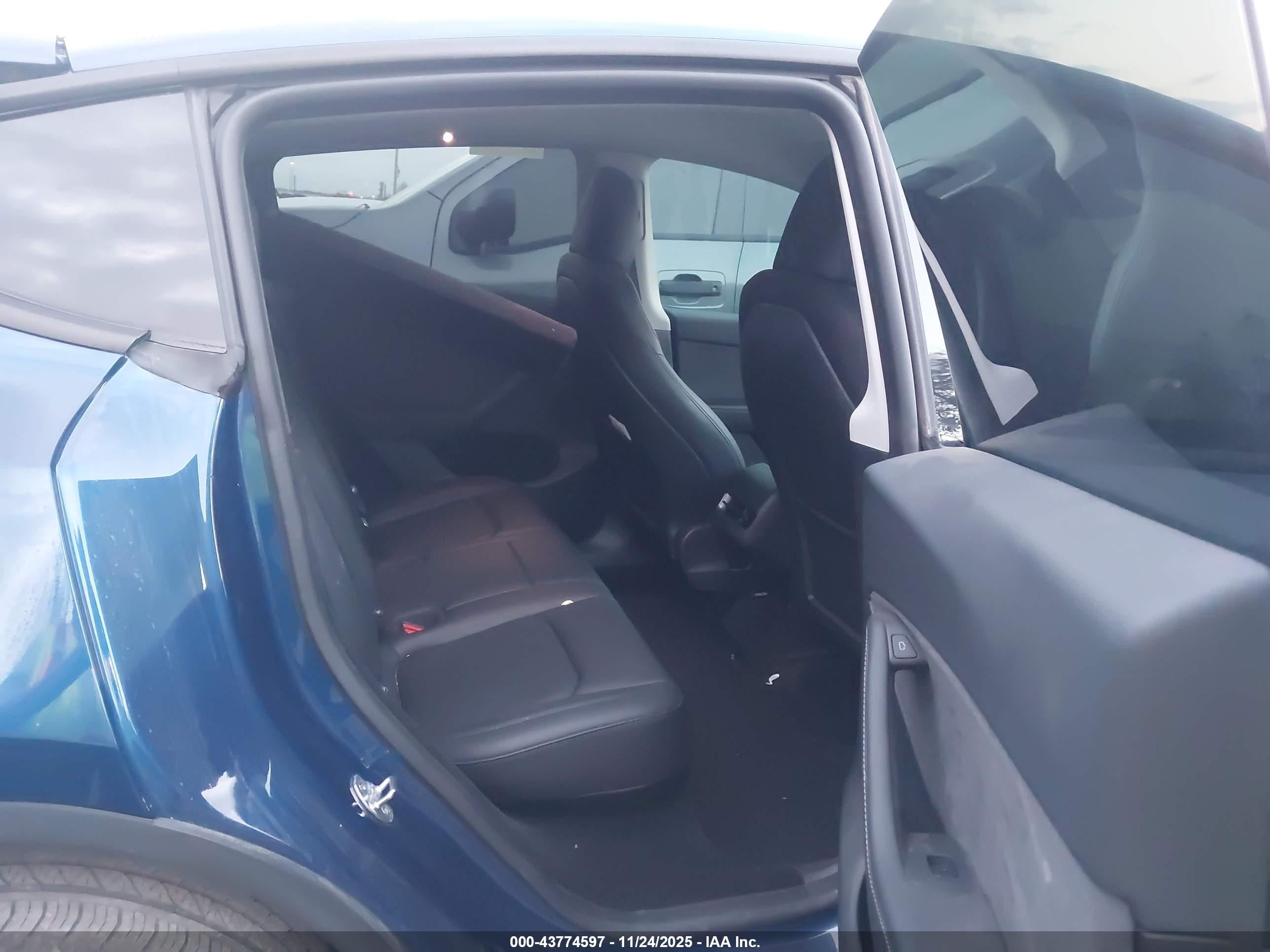TESLA MODEL image 8